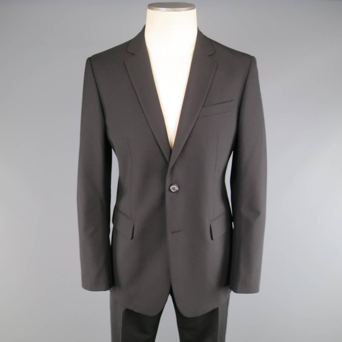 Classic BURBERRY LONDON suit in a light weight wool blend with a two button notch lapel sport coat and matching flat front pants. Made in Czech Republic.
 
New With Tags.
Marked: 50R
 
Measurements:
 
-Jacket
Shoulder: 16 in.
Chest: 41 in.
Sleeve: