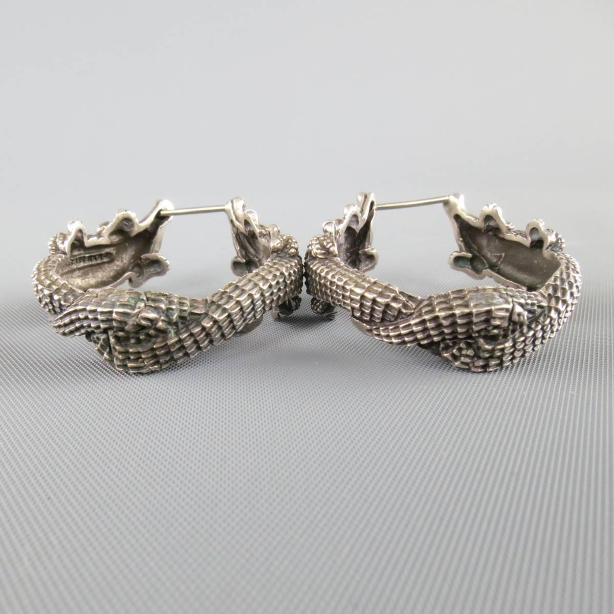 Vintage KIESELSTEIN-CORD hoop earrings come in a dark sterling silver and feature a double alligator motif.
 
Good Pre-Owned Condition.
Marked: 925
 
3.5 x 3.5 cm.


Web ID: 82037 