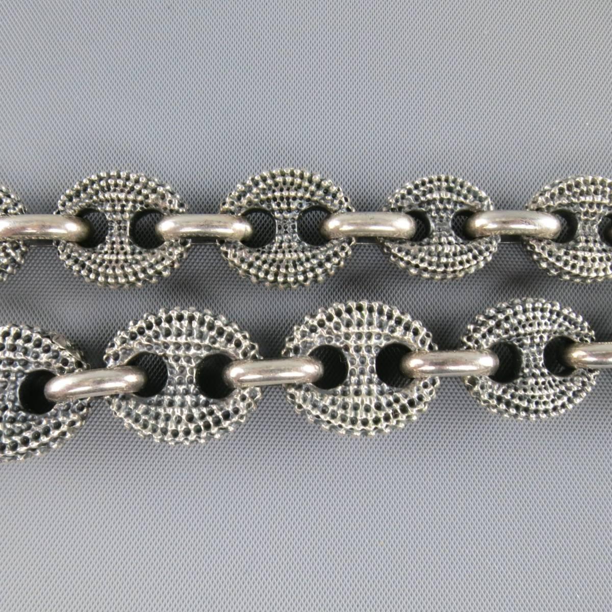 UGO CACCIATORI statement necklace features a sterling silver textured chain with cascading size links. Made in Italy.
 
Excellent Pre-Owned Condition.
 
Length: 20 in.
Width: 1.75 cm.


Web ID: 82047 