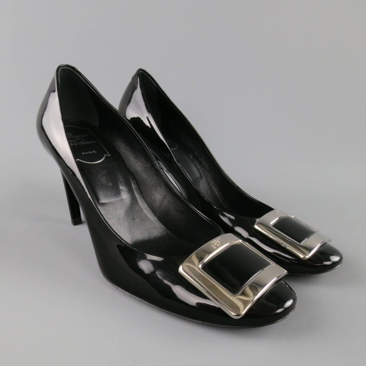 ROGER VIVIER pumps in high gloss black patent leather featuring a round toe with signature oversized square buckle and unique underslung curved heel. Made in Italy.
 
Good Pre-Owned Condition.
Marked:IT 39
 
Heel: 3.5 in.


Web ID: 51455 