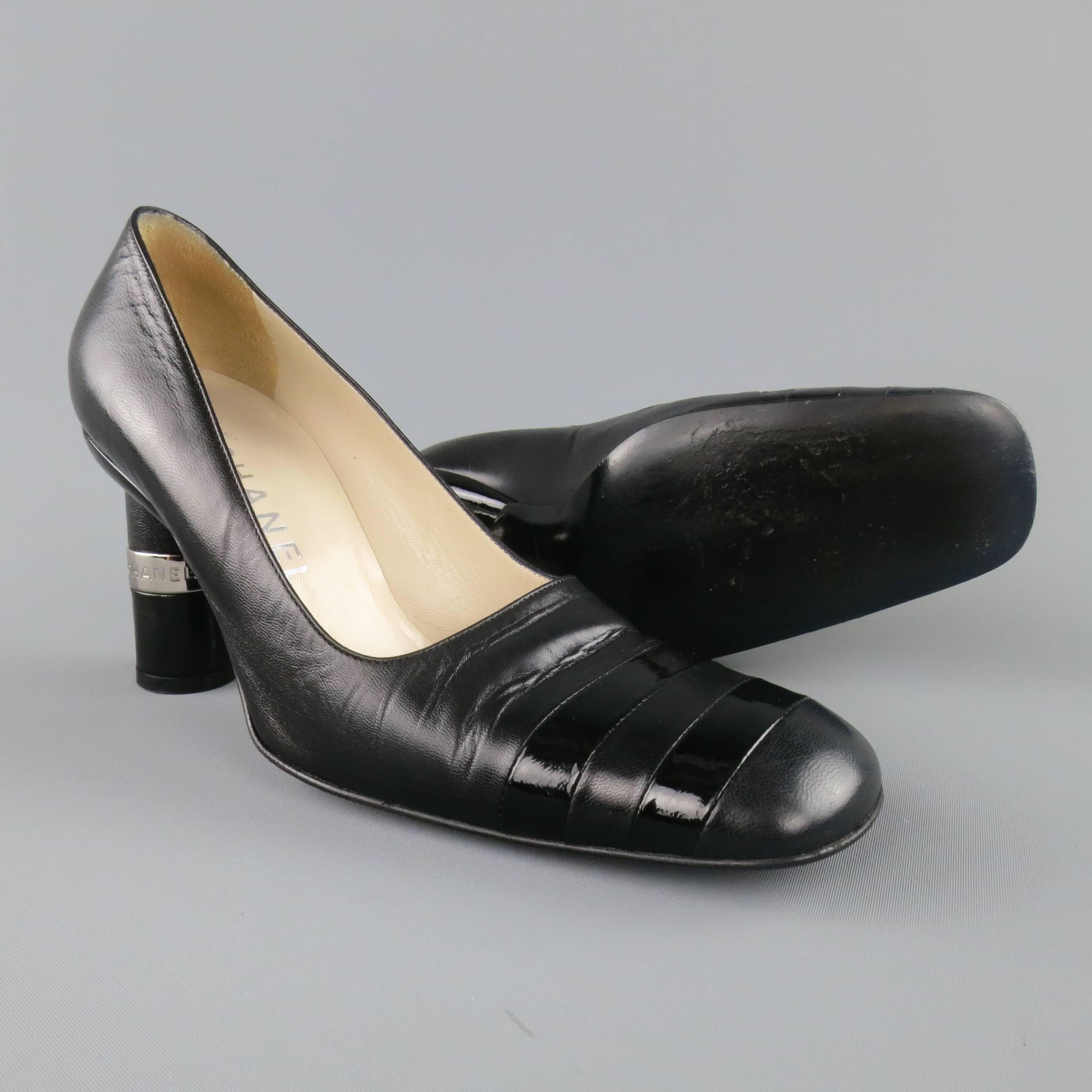 Vintage CHANEL Size 8.5 Black Leather Silver Logo Round Heel Pumps In Excellent Condition In San Francisco, CA