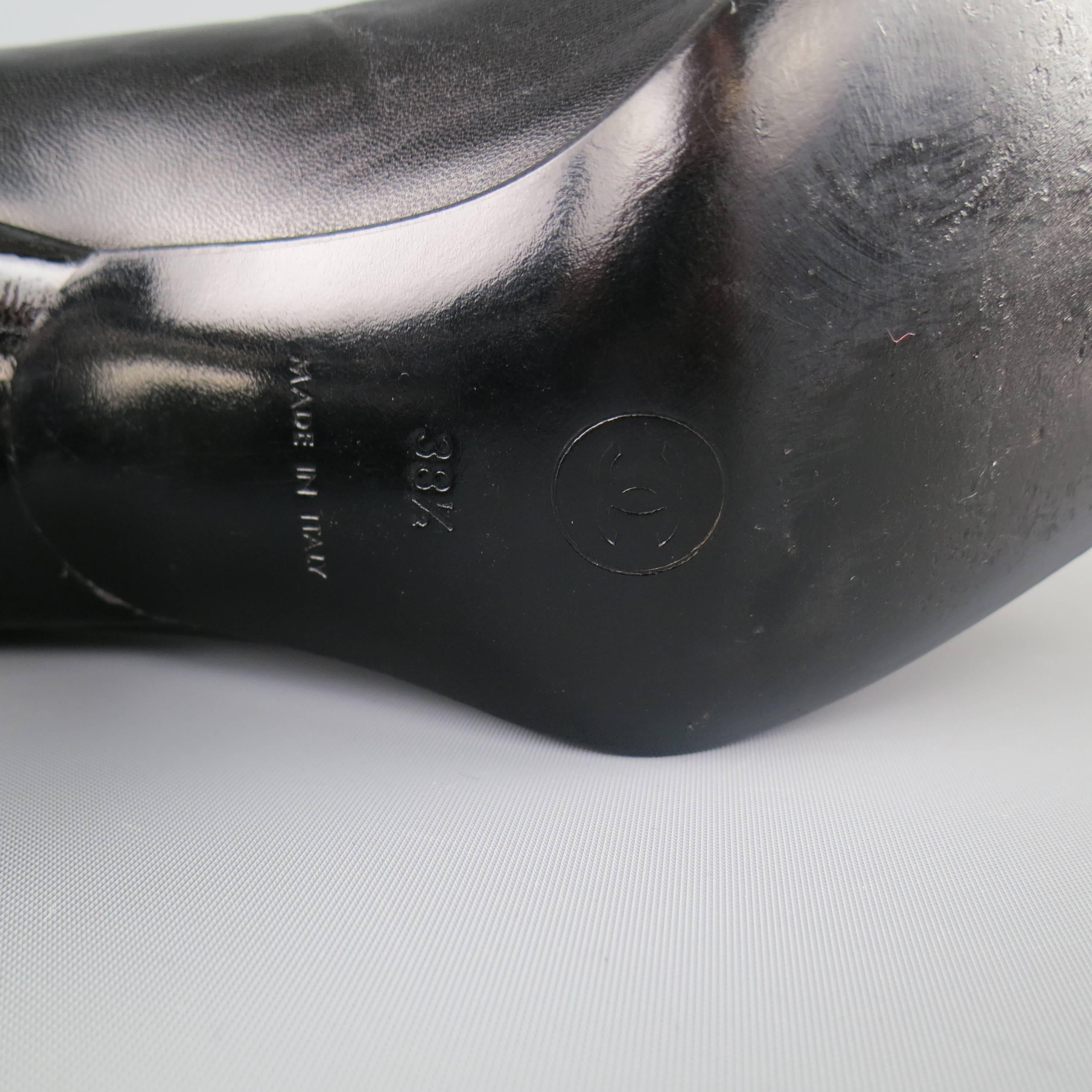 Vintage CHANEL Size 8.5 Black Leather Silver Logo Round Heel Pumps 2
