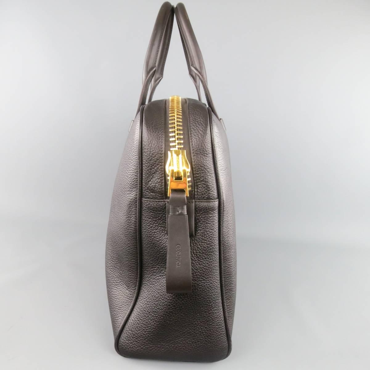 TOM FORD Buckley Leather Flat Trapeze Briefcase comes in a rich chocolate brown pebbled leather and features covered double top handles and oversized gold tone zipper closure. Made in Italy.

Good Pre-Owned Condition.
 
Measurements:
 
Length: 20