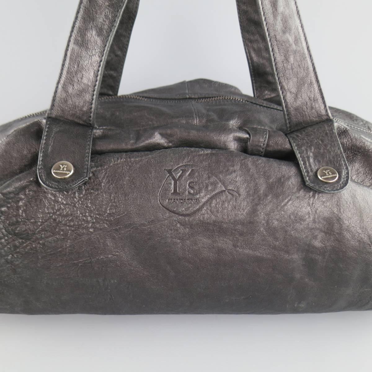 Y's YOHJI YAMAMMOTO x MANDARINA duffle bag comes in soft black textured leather and features double top handles, expandable sides with snaps and hidden zip, and top sip closure. With dust bag.
 
Good Pre-Owned Condition.
 
Measurements:
 
Length: 25