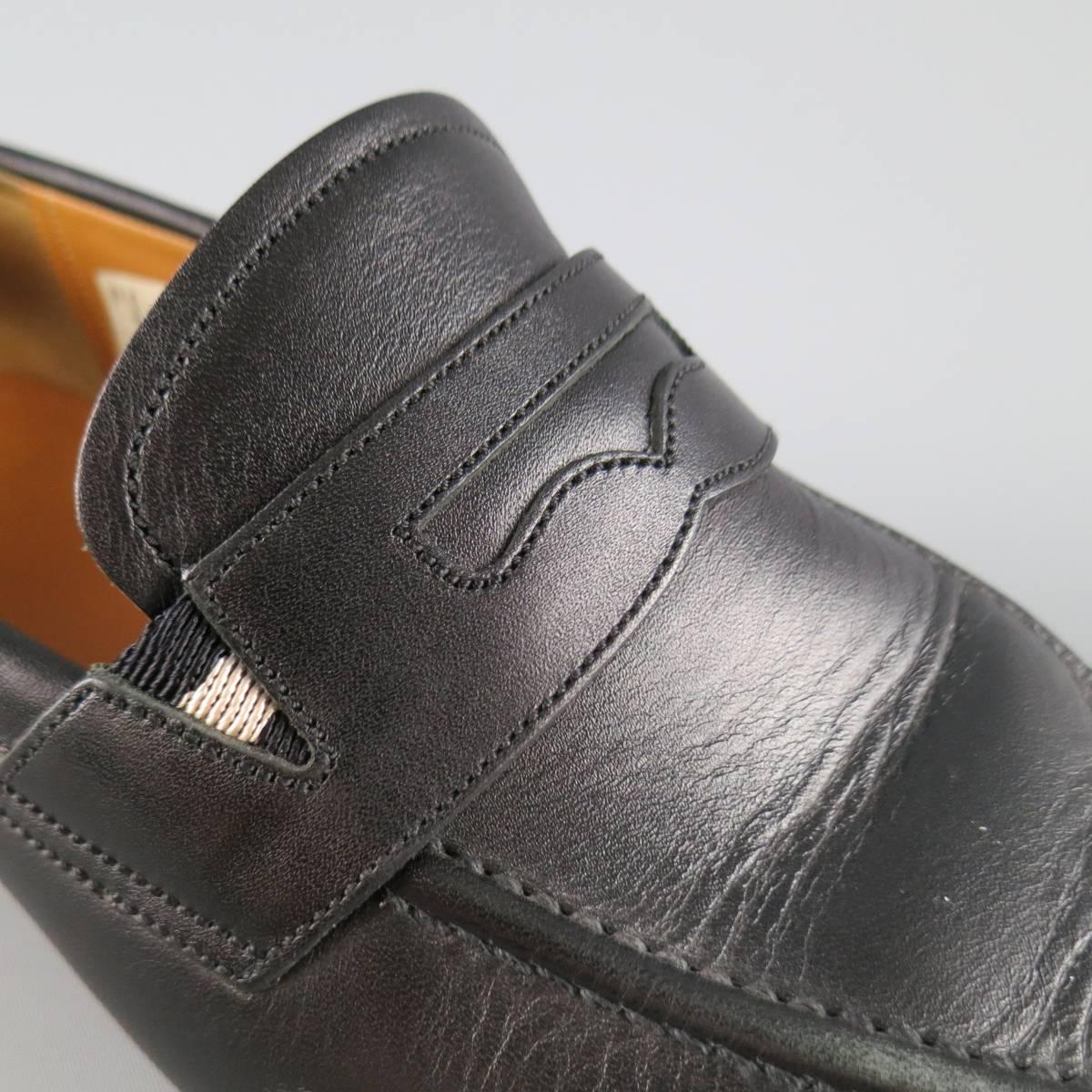 BALLY penny loafers come in black smooth leather and feature an apron tow and penny strap with striped elastic detail. with Box. Made in Switzerland.
 
Excellent Pre-Owned Condition.
Marked: 7.5
 
Outsole: 11.5 x 4 in.


Web ID: 82947 