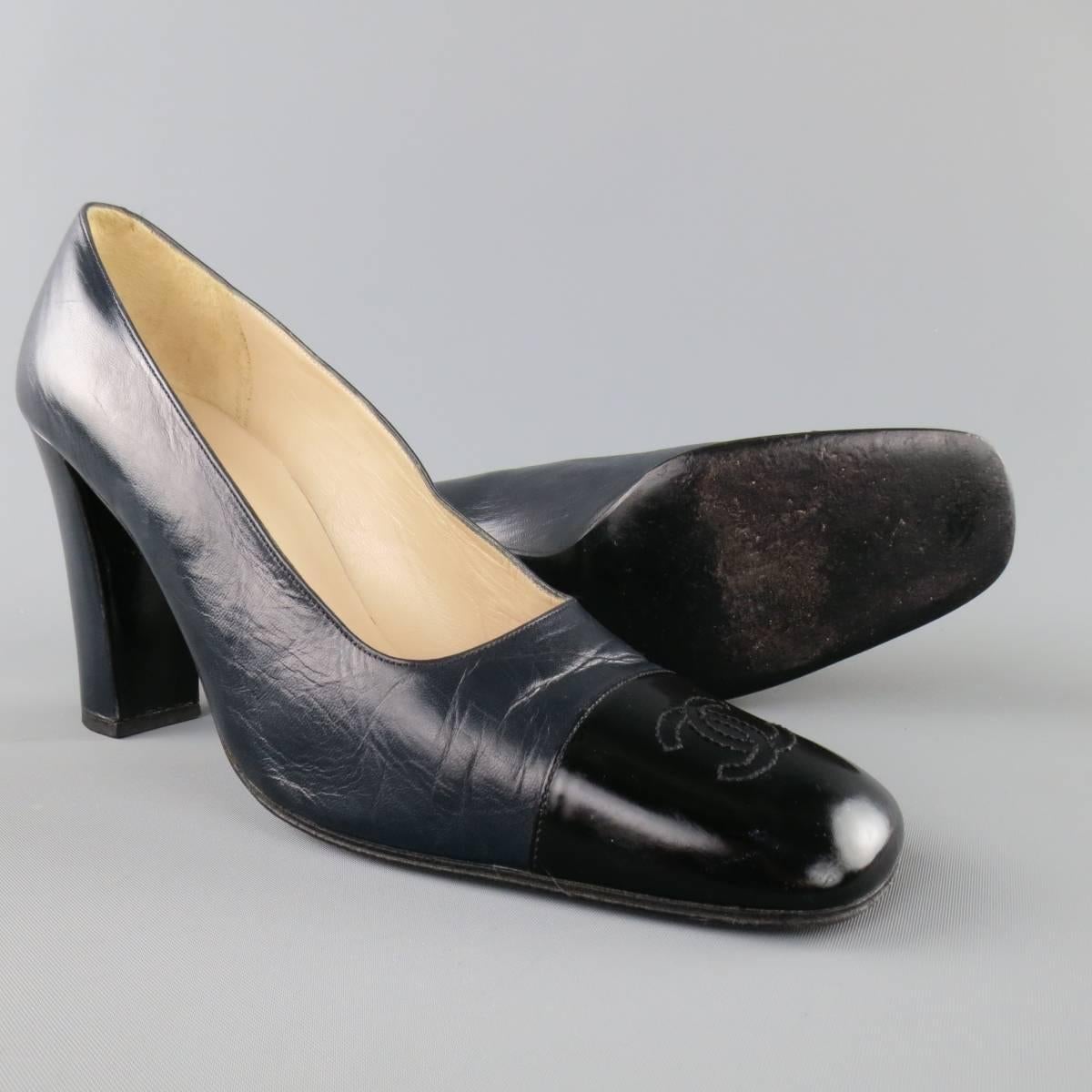 Vintage CHANEL Size 7.5 Navy & Black Leather Cap Toe Pumps In Good Condition In San Francisco, CA
