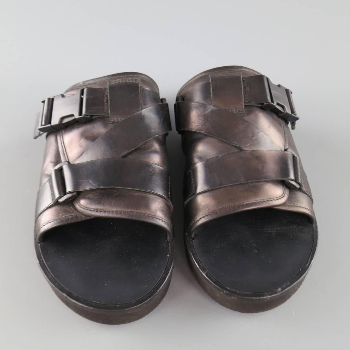 MSGM slide sandals feature a thick black mesh lined strap with buckle strap details and thick sole. Made in Italy.
 
Good Pre-Owned Condition.
Marked: 43


Web ID: 67407 