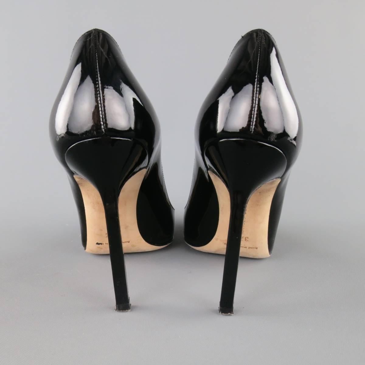 Women's MANOLO BLAHNIK Size 7.5 Black Patent Leather Classic Pointed Toe Stiletto Pumps