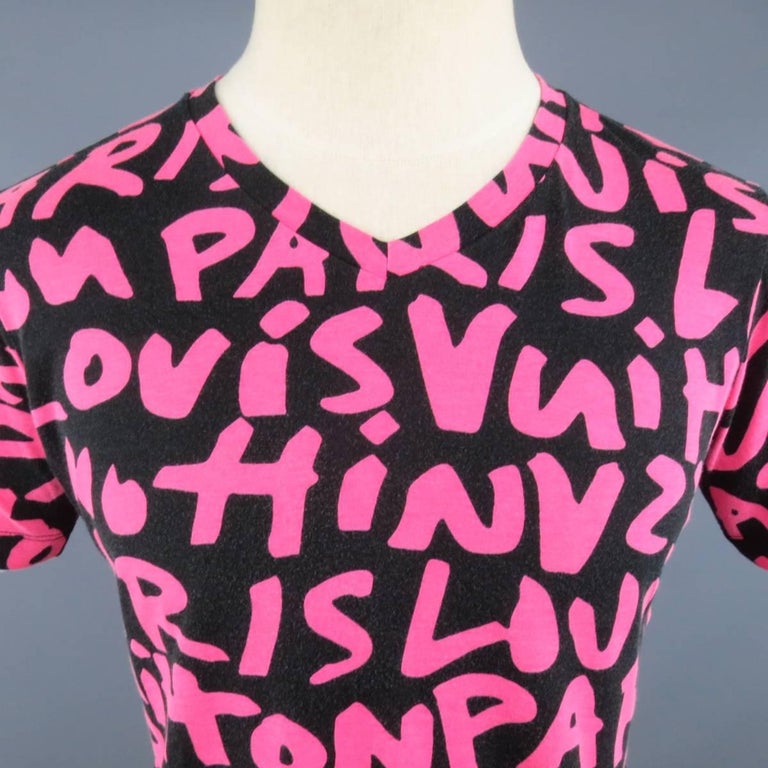 LOUIS VUITTON Size M Black and Pink STEPHEN SPROUSE Graffitti Print V Neck  T-shirt at 1stDibs
