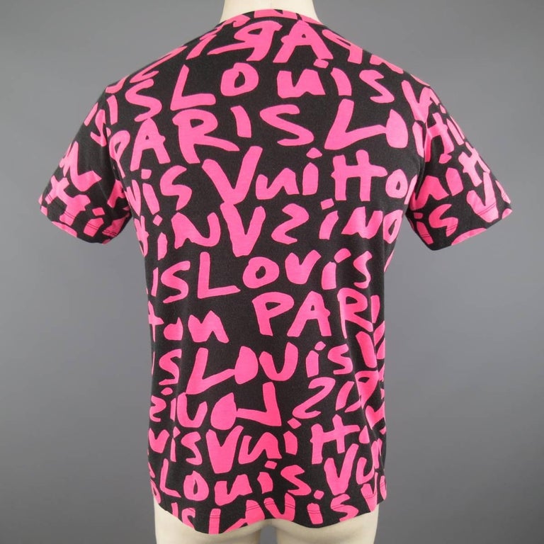 LOUIS VUITTON Size M Black and Pink STEPHEN SPROUSE Graffitti Print V Neck T-shirt at 1stdibs
