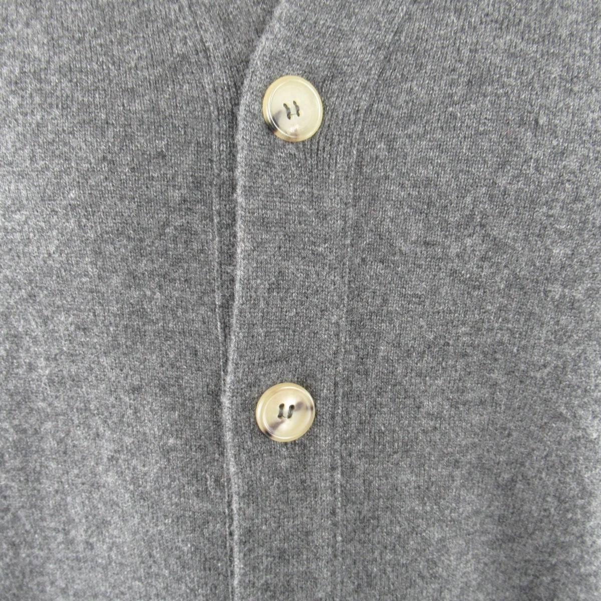 BRUNELLO CUCINELLI Cardigan consists of cashmere material in a dark gray color tone. Designed in a button-up style, trim collar with rib cuff and hem. Tortoiseshell button's. Comes with original tags. Made in Italy.
 
Excellent Pre-Owned Condition