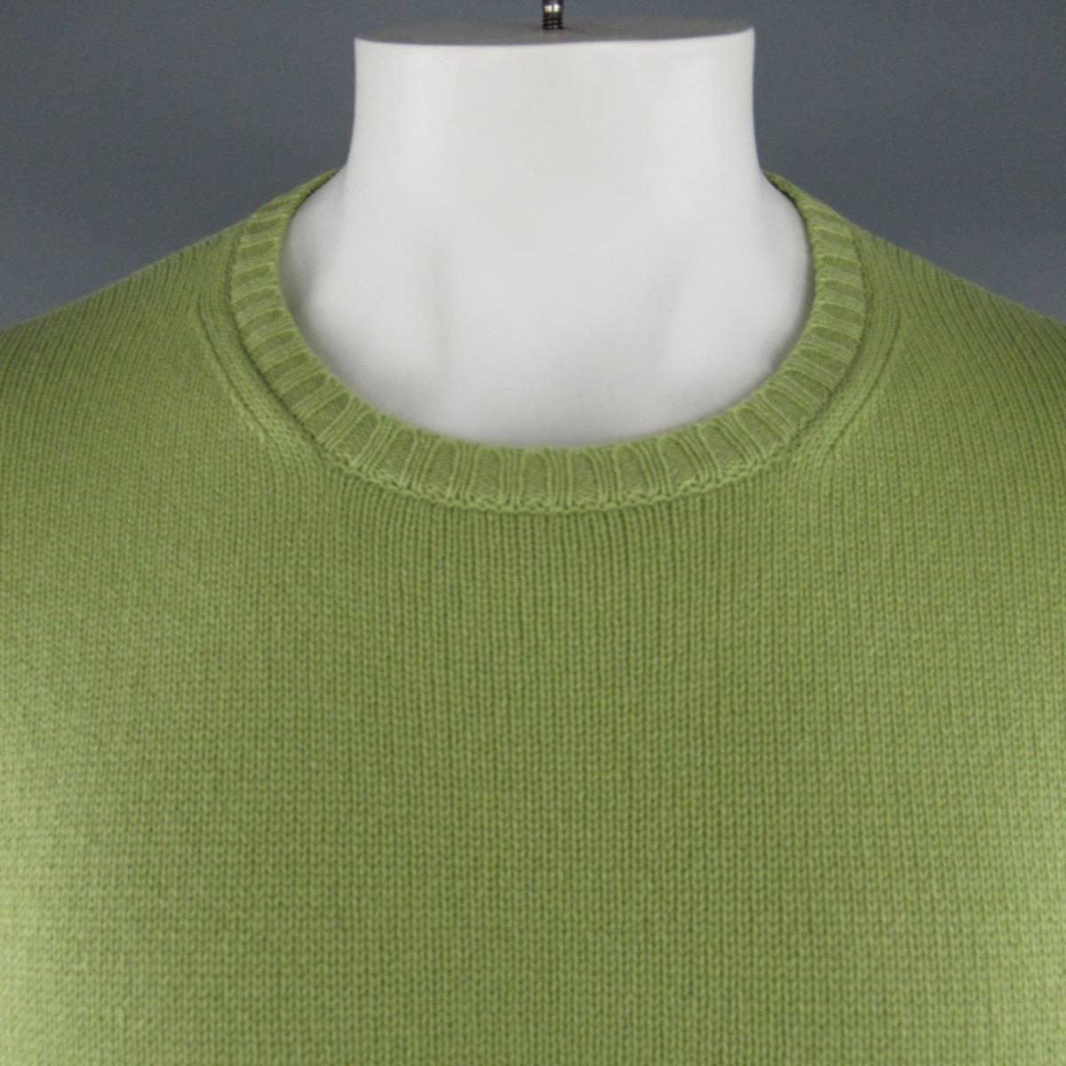 Classic LORO PIANA crewneck sweater comes in a light green cashmere knit with ribbed waistband. Made in Italy.
 
Good Pre-Owned Condition.
Marked: IT 50
 
Measurements:
 
Shoulder: 17.5 in.
Chest: 43 in.
Sleeve: 24 in.
Length: 27 in.

SKU: 83486
