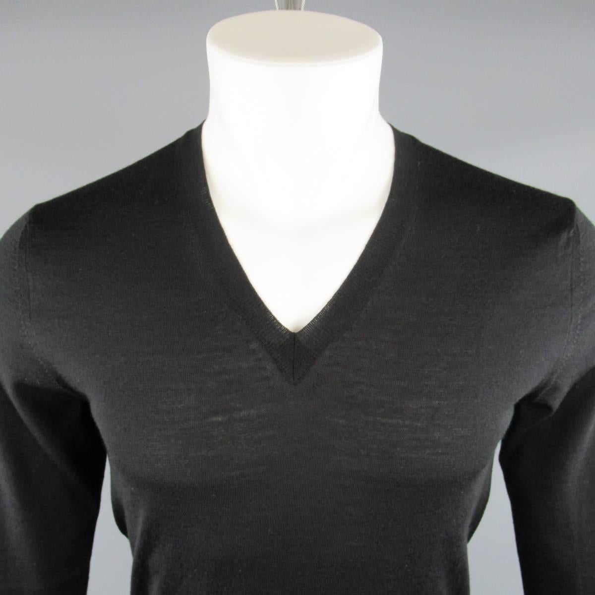 Classic pullover sweater by ALEXANDER MCQUEEN comes in a semi sheer wool knit with a v neck line. Made in Italy.
 
New with Tags.
Marked: S
 
Measurements:
 
Shoulder: 16 in.
Chest: 37 in.
Sleeve: 25 in.
Length: 27 in.

SKU: 82880