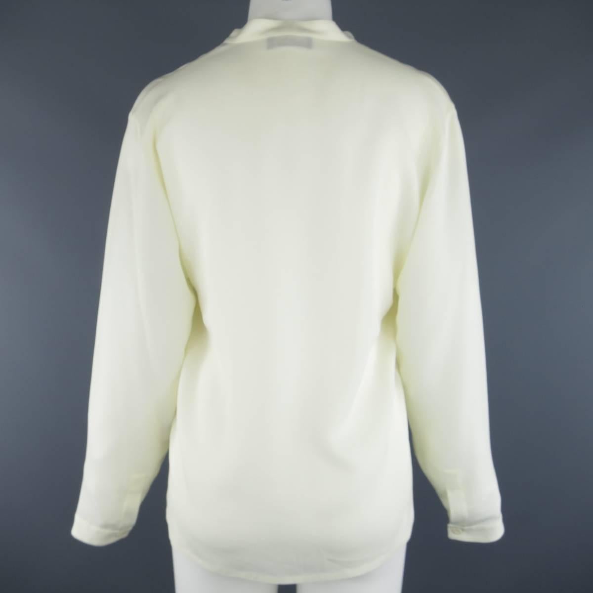 GIANNI VERSACE Size 4 Cream Silk Crepe Chiffon Band Collar V Neck Blouse In Excellent Condition In San Francisco, CA