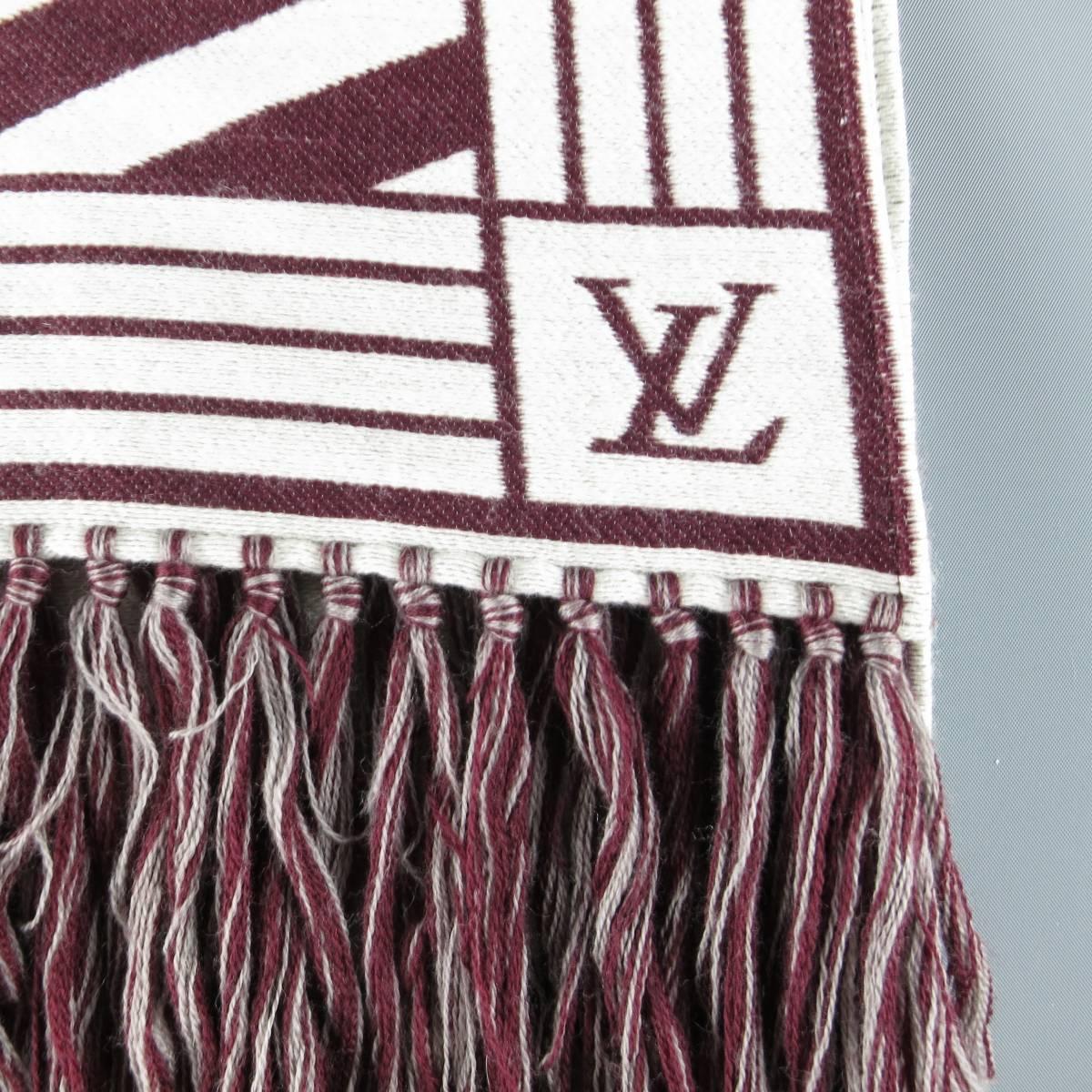 Classic rectangular Louis Vuitton scarf comes in a taupe beige and burgundy blanket print Herringbone pattern wool knit with reverse color side and fringe trim. Made in Italy.
 
Good Pre-Owned Condition.
 
Length: 70 in.
Width: 17.5 in.

SKU: 84180