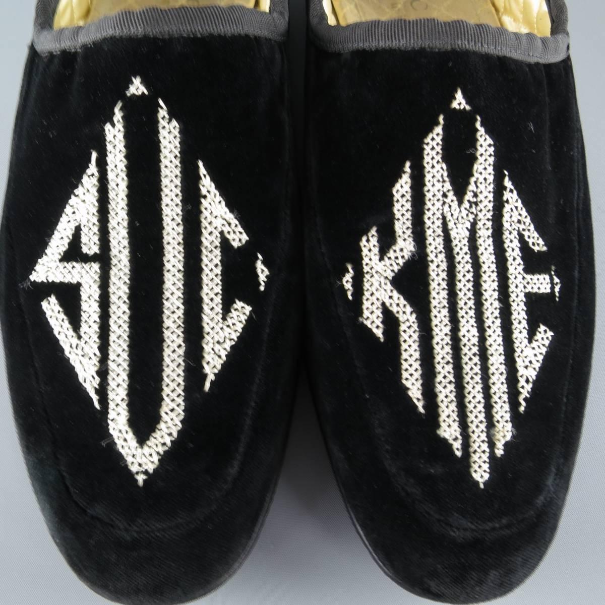 These extremely rare TOM FORD for GUCCI loafers come in black velvet with faille piping featuring embroidered 