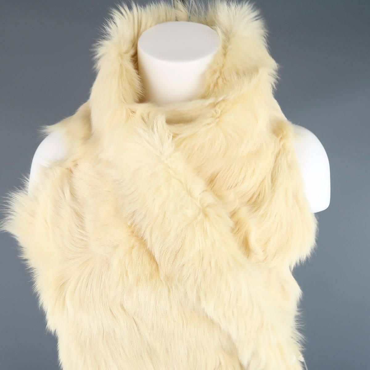 Gorgeous ANN DEMEULEMEESTER vest comes in a creamy beige fur shearling leather and features a folded collar, asymmetrical wrap snap closure, and side ties. Made in Belgium.
 
Excellent Pre-Owned Condition.
Marked: M
 
Measurements:
 
Shoulder: 13