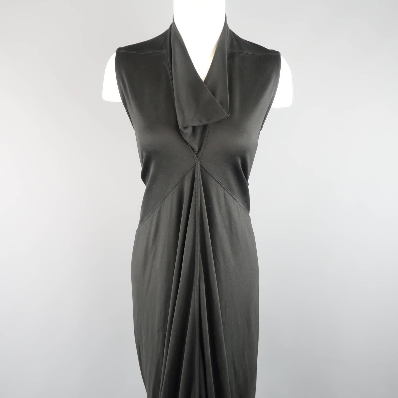 This fabulous RICK OWENS gown comes in a silk jersey knit and features a draped collar, gathered center, and long mermaid train. Made in Italy.
 
New with Tags. Retails: $2,905.00.
Marked: US 8
 
Measurements:
 
Shoulder: 13.5 in.
Bust: 38