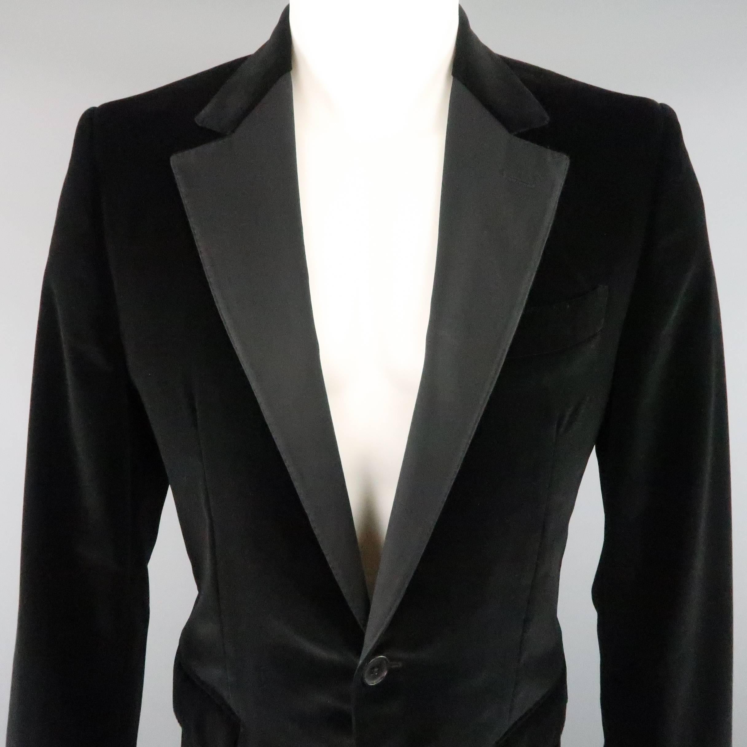 Classic dinner jacket by LOUIS VUITTON comes in black velvet and features a half matte satin notch lapel, single button closure, flap pockets, single vented back.  Made in Italy.
 
Excellent Pre-Owned Condition.
Marked: IT 50
 
Measurements:
