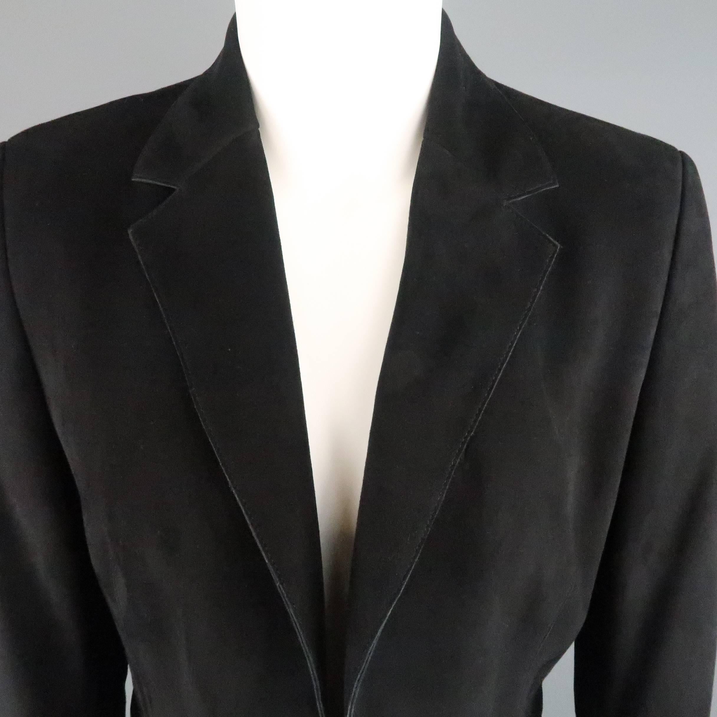 AKRIS blazer comes in black suede and features a classic notch lapel, double hook eye closure, and detachable zip off wool panel with faux flap pockets.
 
Pre-Owned Condition.
Marked: US 10
 
Measurements:
 
Shoulder: 15 in.
Bust: 37 in.
Sleeve: 26
