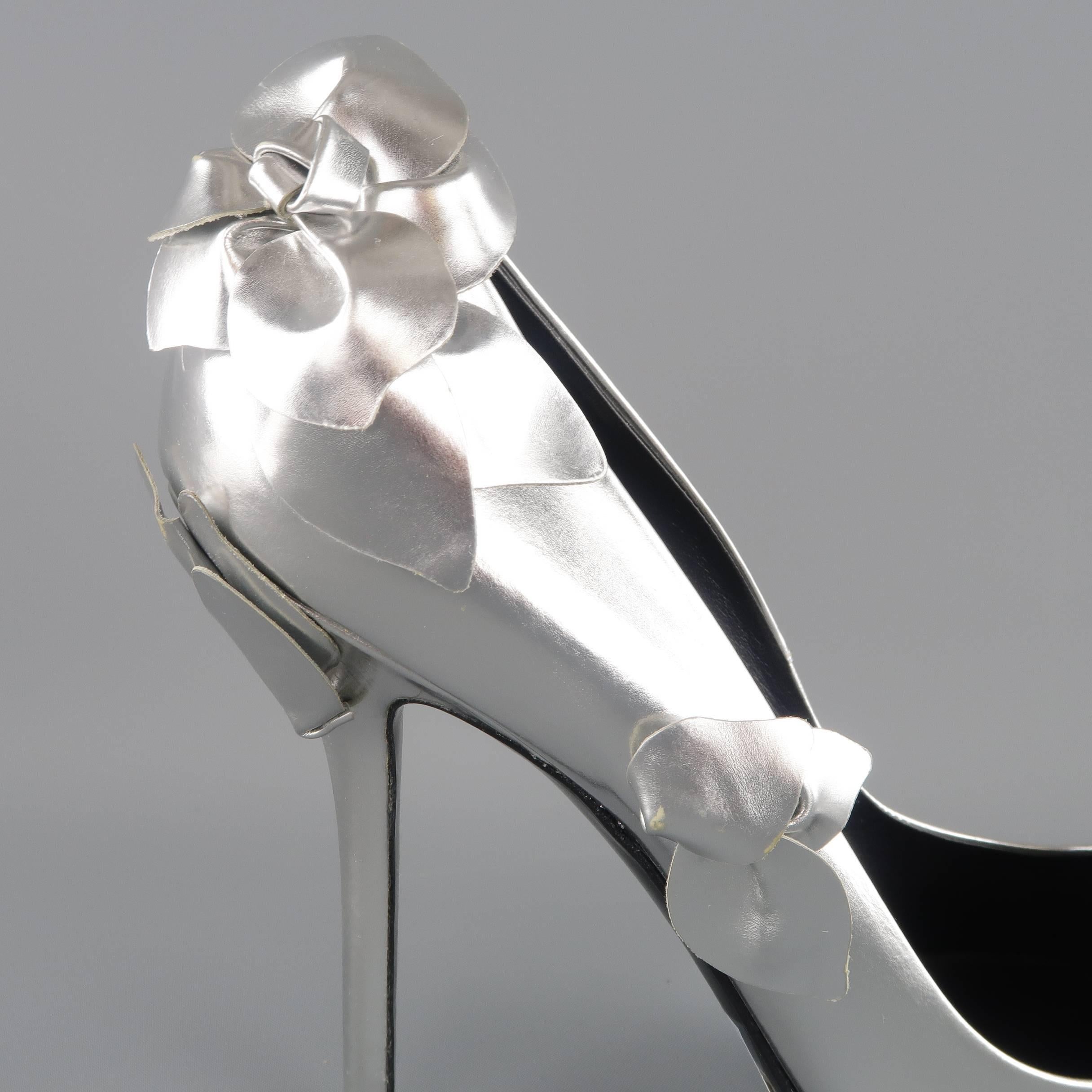 Women's ROGER VIVIER 9 Silver Leather Pointed Toe “Privilege Porcelaine” Flower Pumps