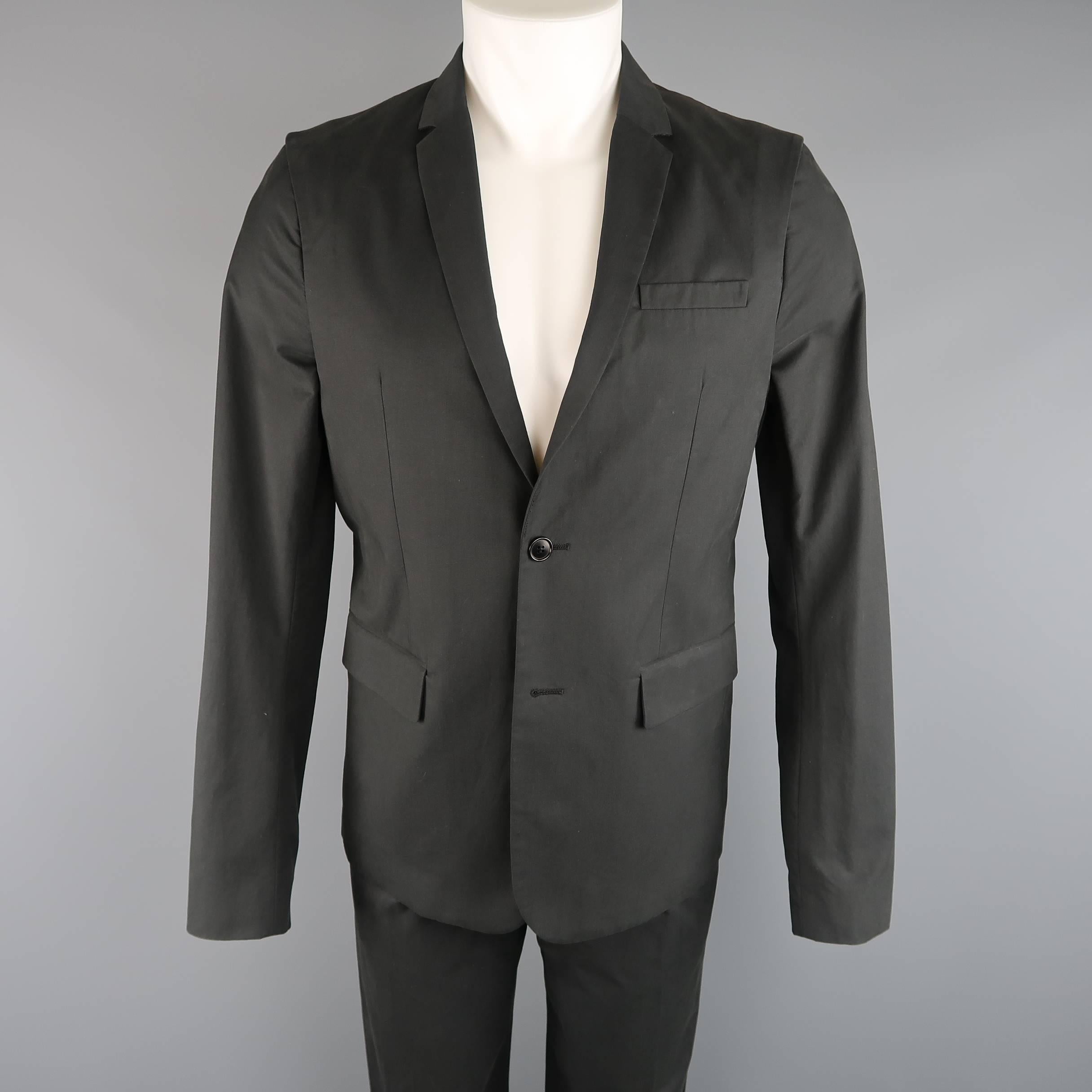 HELMUT LANG suit comes in a light weight soft black cotton and includes a two button, skinny notch lapel sport coat with simulated vest layer.
 
Good Pre-Owned Condition.
Marked: 38
 
Measurements:
 
-Jacket
Shoulder: 16.5 in.
Chest: 39 in.
Sleeve: