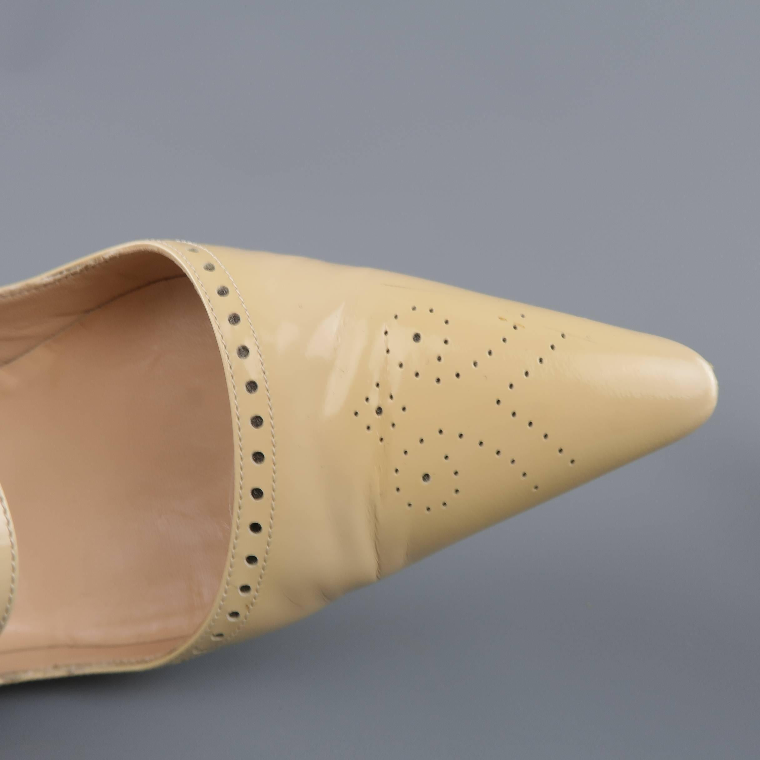 MANOLO BLAHNIK Size 8.5 Beige Patent Leather Mary Jane Brogue Pumps In Good Condition In San Francisco, CA
