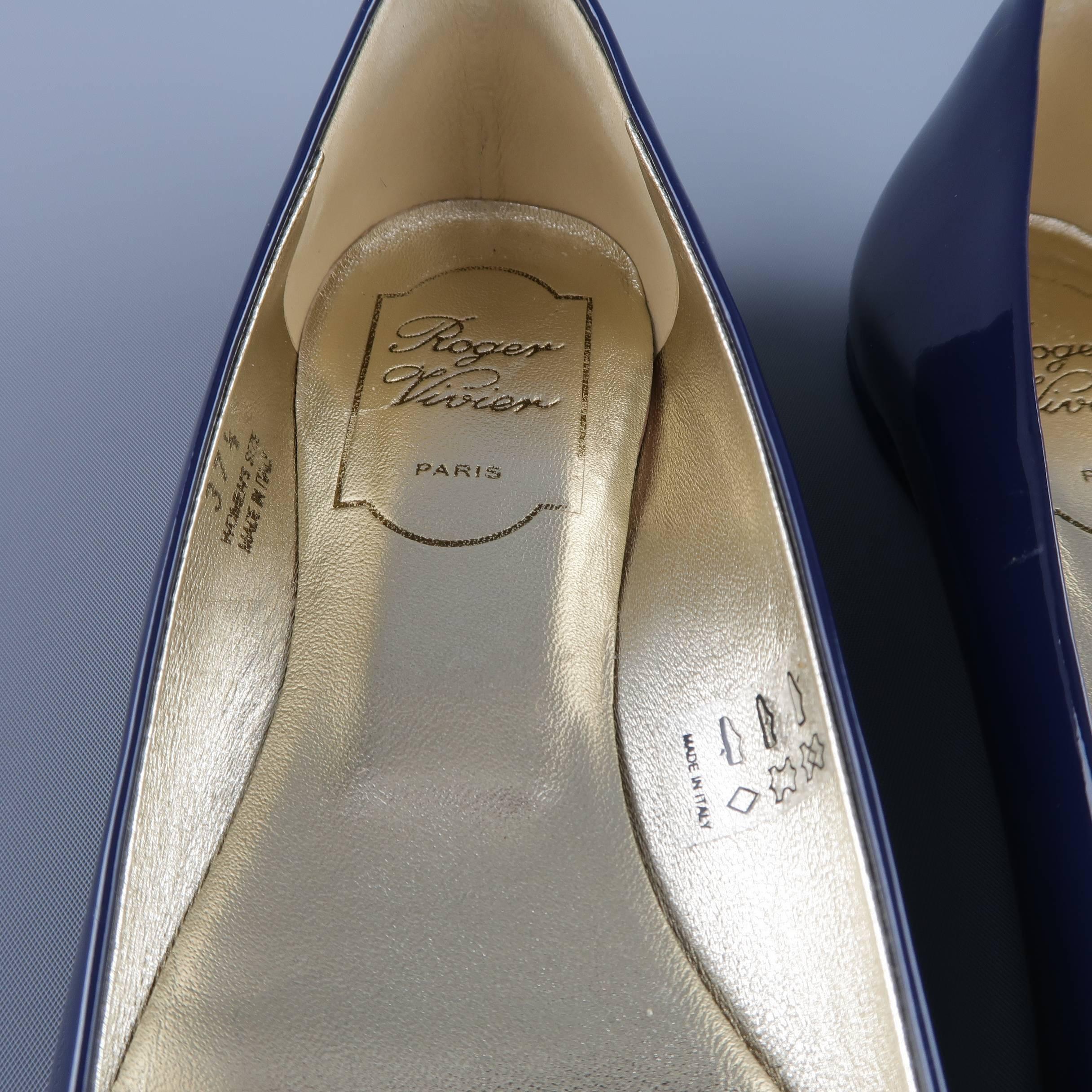 ROGER VIVIER Size 7.5 Navy Patent Leather Gommette Buckle Flats In Excellent Condition In San Francisco, CA