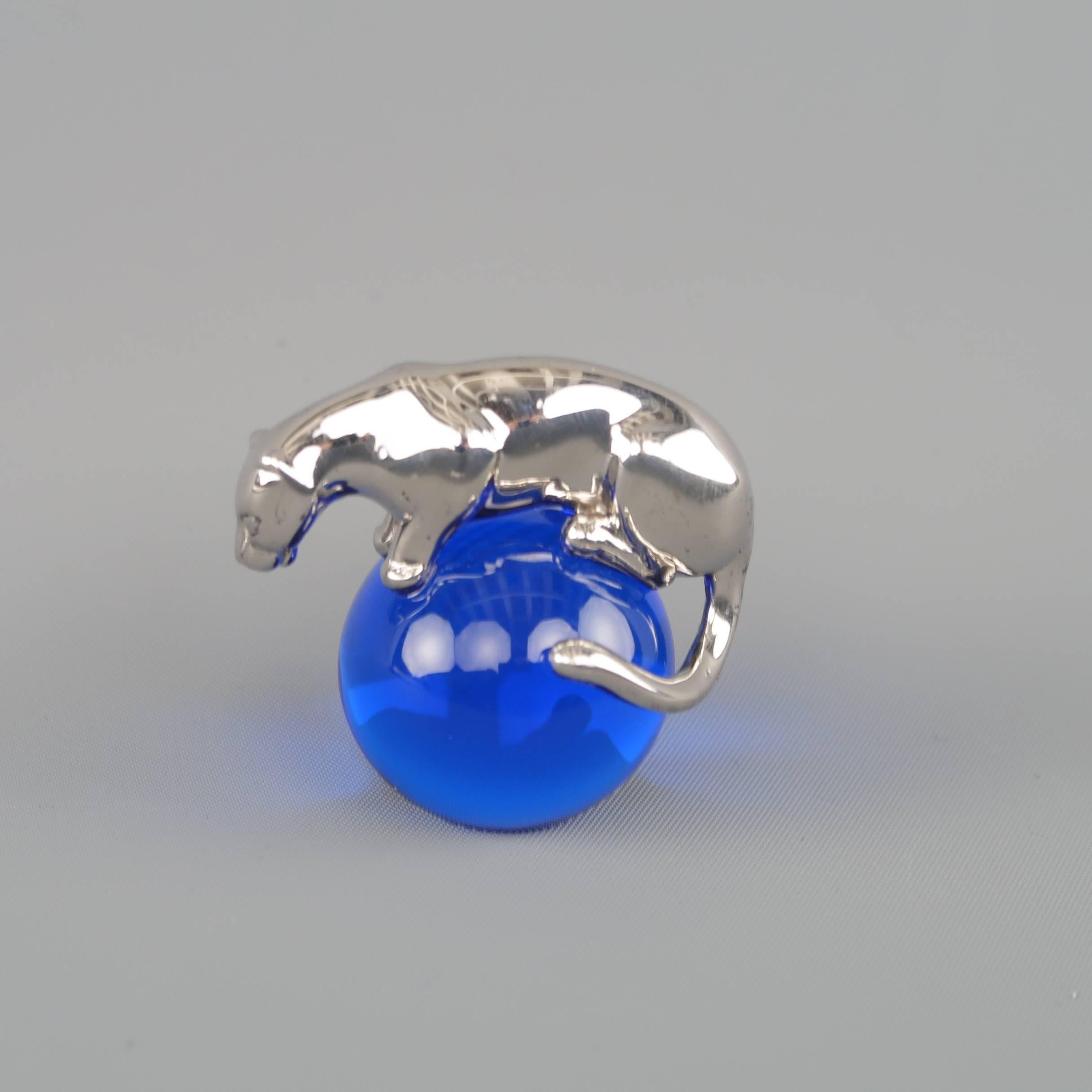 CARTIER mini paperweight features a polished sterling panther with royal blue glass crystal ball. Includes original box. Made in Spain.
 
Good Pre-Owned Condition.
Marked: 925 SPAIN
 
Height: 1.75 in.
Width: 2 in.

SKU: 85630
