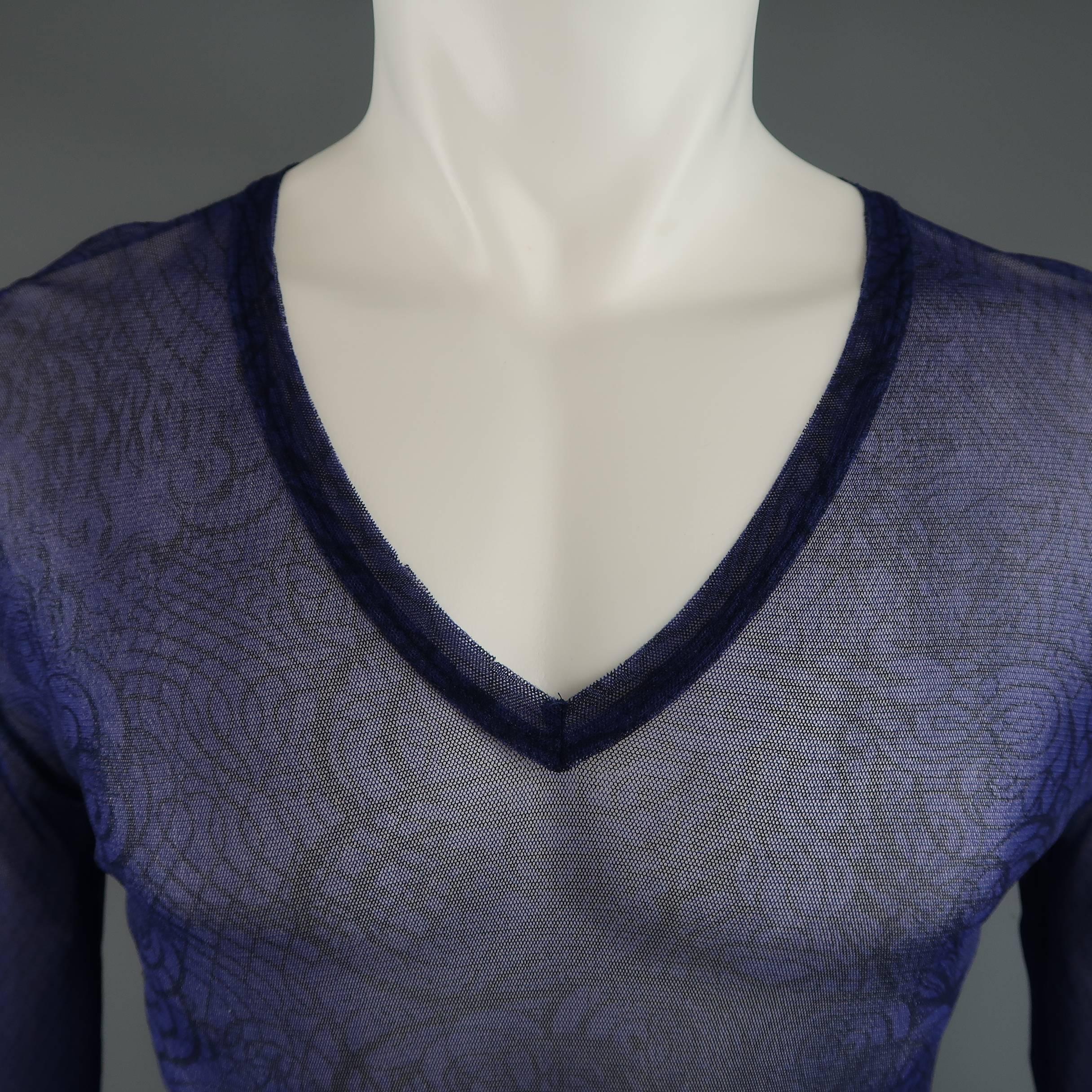 JEAN PAUL GAULTIER Soleil shirt comes in blue and navy abstract print micro mesh with a V neck and fishnet print sleeves. Made in Italy.
 
Excellent Pre-Owned Condition.
Marked: L
 
Measurements:
 
Shoulder: 19 in.
Chest: 38 in.
Sleeve: 27