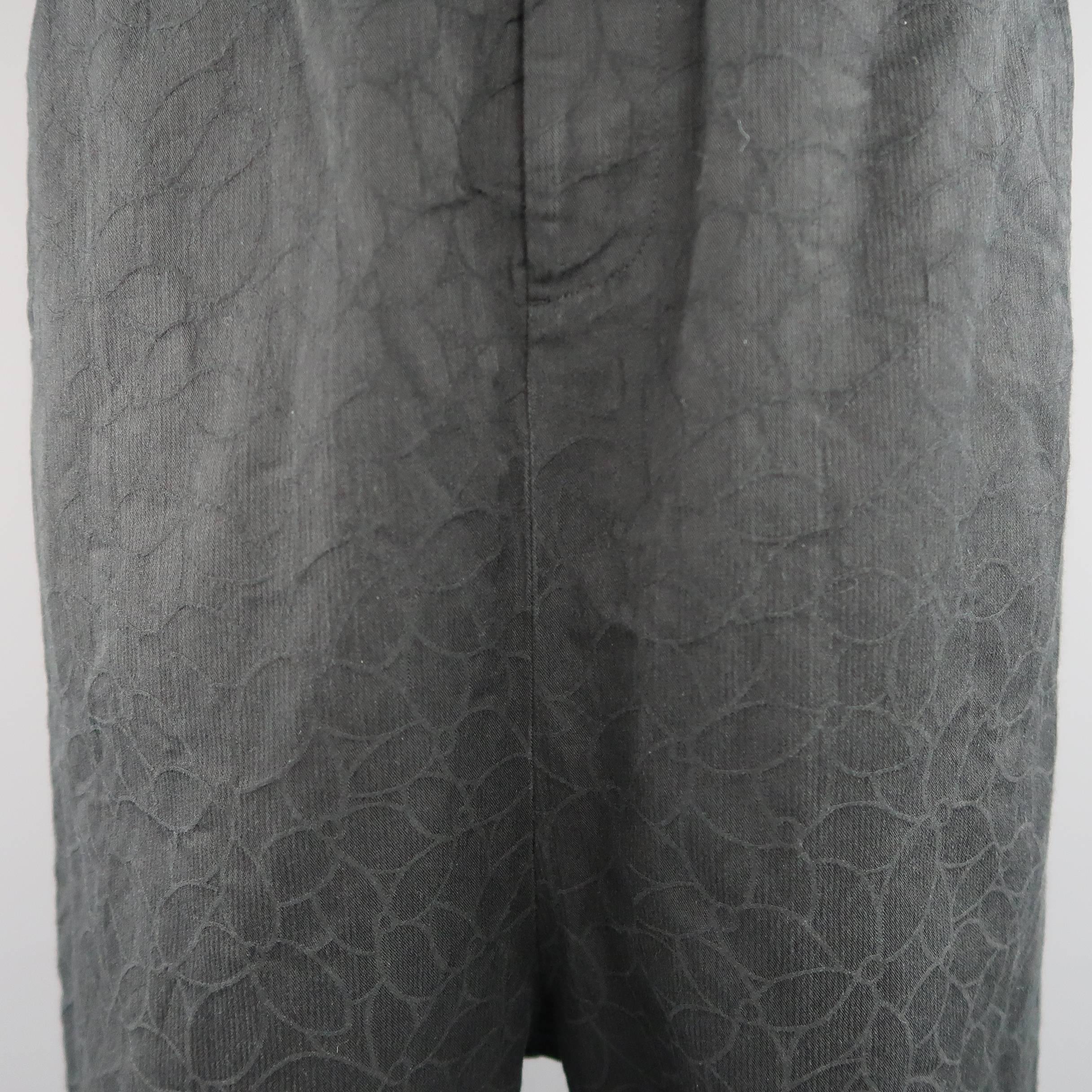 BLACK COMME des GARCONS cropped trousers come in a floral print textured cotton blend fabric and feature an elastic drawstring waistband and drop crotch silhouette. Made in Japan.
 
Excellent Pre-Owned Condition.
Marked: XXS AD 2012
 
Measurements:
