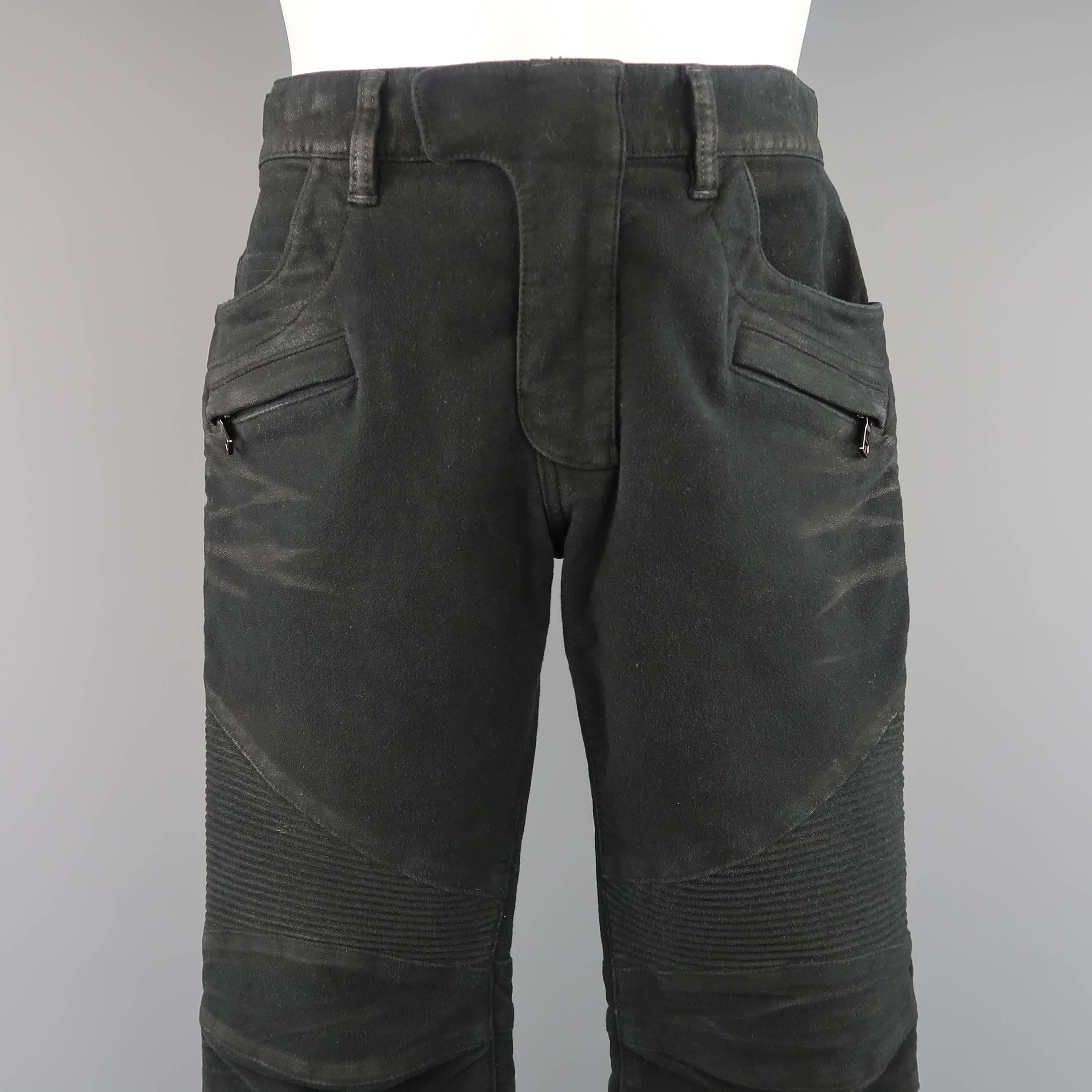 BALMAIN moto jeans come in black stretch cotton and feature slanted zip pockets, biker style ribbed knee pads and coated crease details throughout. Made in Japan.
 
Good Pre-Owned Condition.
Marked: 32
 
Measurements:
 
Waist: 33 in.
Rise: 10