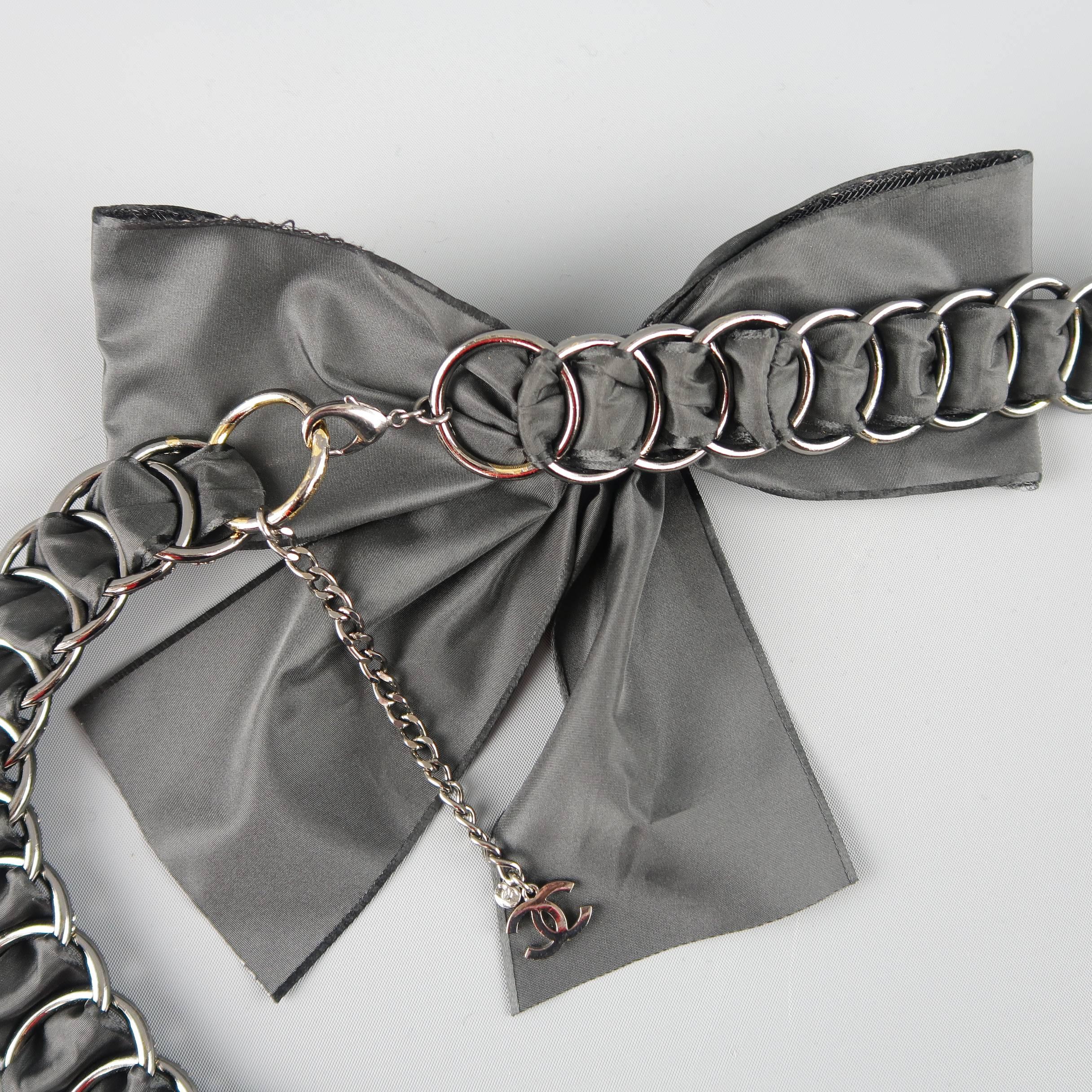 CHANEL Belt - Autumn 2005 Black Silk Woven Ribbon Chain Bow Belt In Good Condition In San Francisco, CA