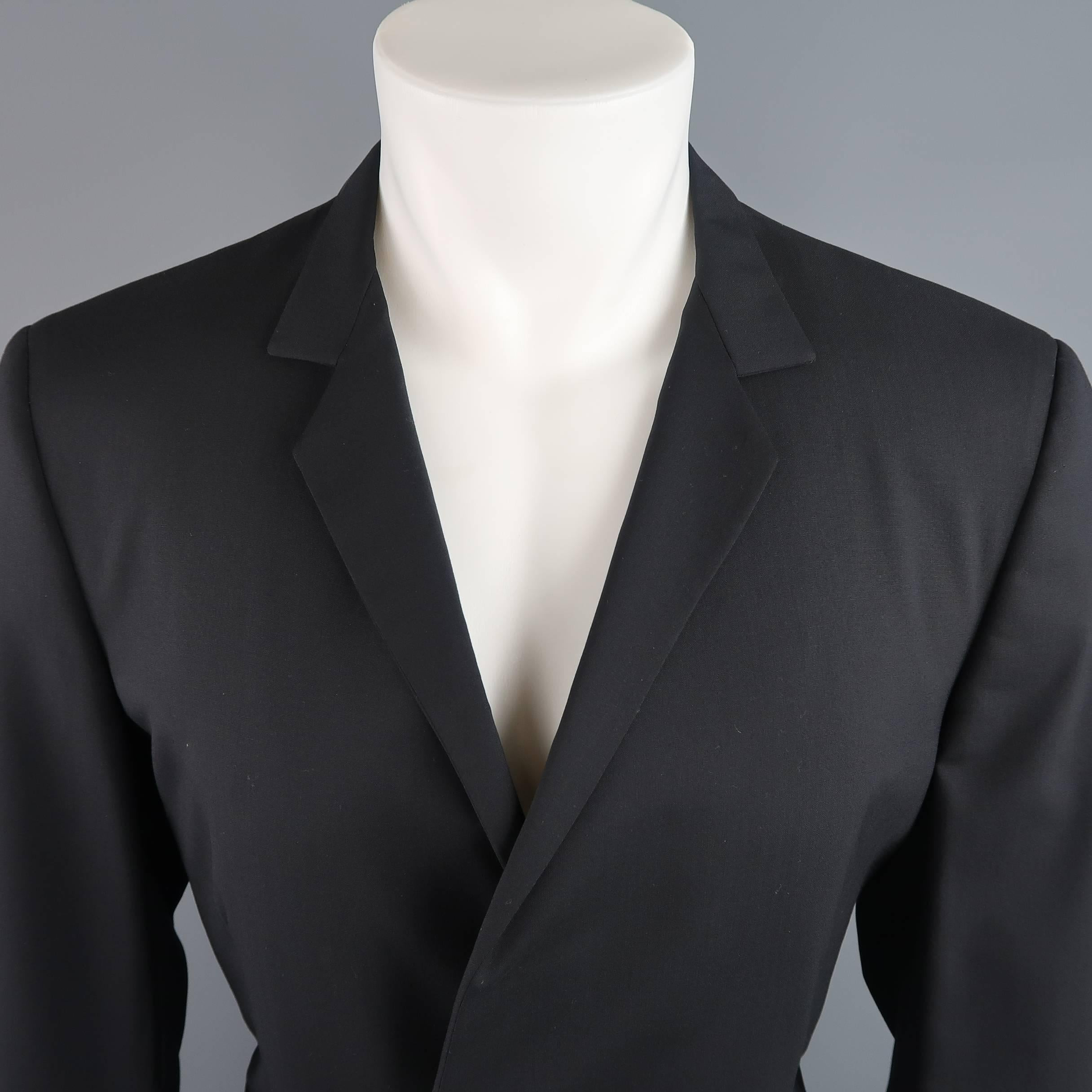 JIL SANDER sport coat jacket comes in a light weight wool and features a hidden placket, double breasted front, skinny notch lapel, hidden button cuffs, and optional belted waist. Minor wear on belt buckle.
 
Good Pre-Owned Condition.
Marked: IT 48
