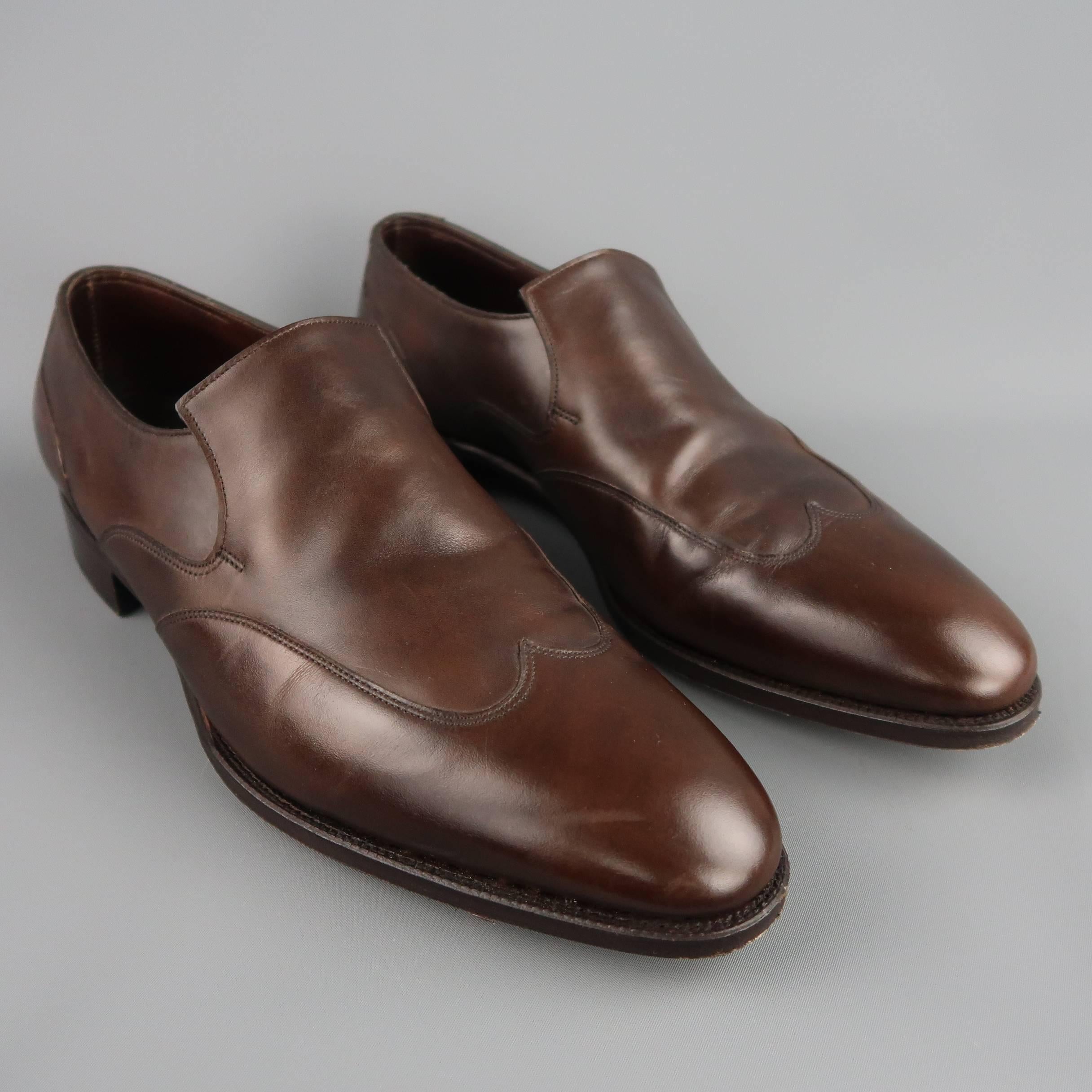 JOHN LOBB "WARWICK" dress loafers come in a rich brown smooth leather and feature a rounded point toe with wingtip. With box. Minor wear. Made in England.
 
Good Pre-Owned Condition. Retails: $1,849.00.
Marked: UK 9 (E1000)
 
Outsole: 12 x