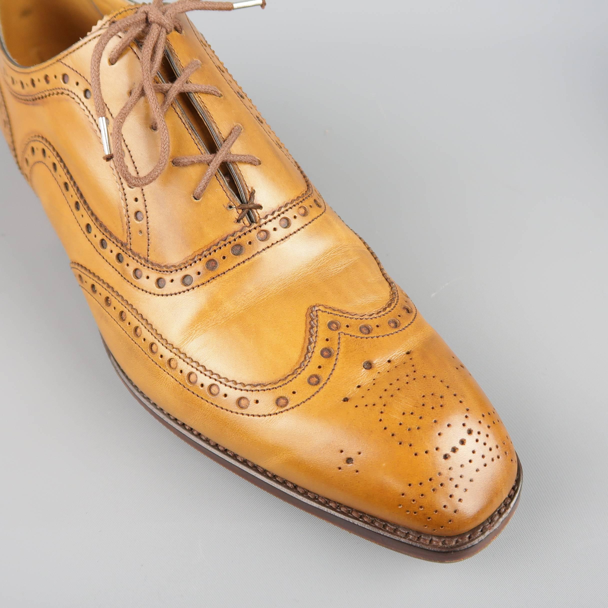 BARKER BLACK "ARCHDALE" dress shoes come in a tan smooth leather an dfeature a squared off point wingtip with signature perforated skull crossbones and perforated brogue details throughout. With box. Made in England.
 
Good Pre-Owned