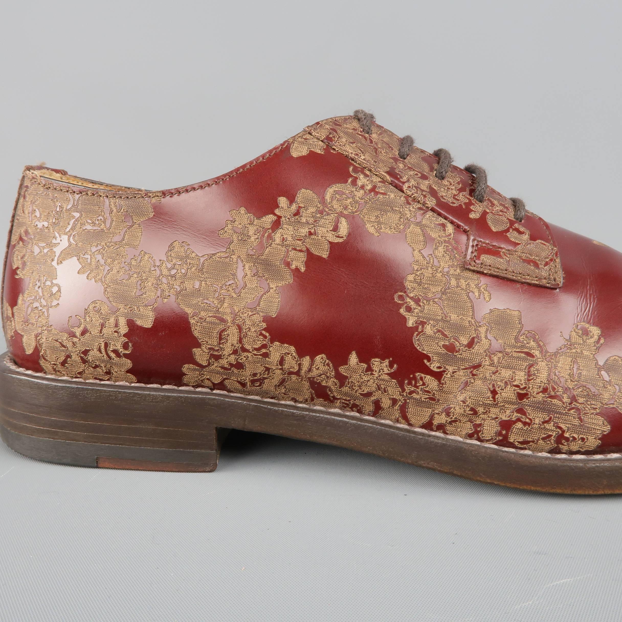 MARC JACOBS lace up derbys come in a semi patent burgundy leather with all over beige floral print. Made in Italy.
 
Fair Pre-Owned Condition.
Marked: EU 41
 
Outsole: 11.5 x  4.25 in.

SKU: 85357