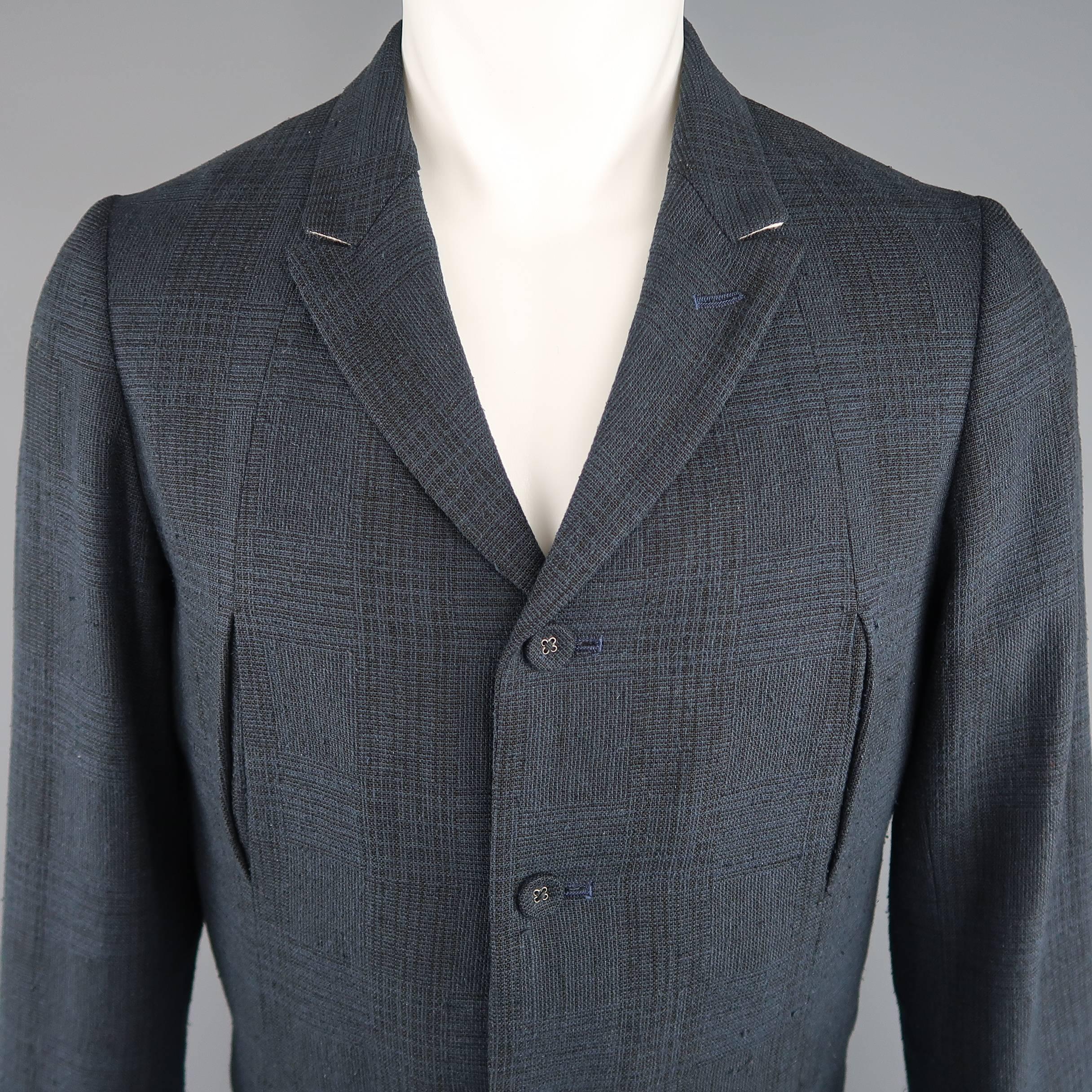 THE VIRDI-ANNE sport coat comes in a navy and black plaid silk linen blend canvas and features a small peak lapel, four button closure, four slit pocket front, and folded cuffs. Wear throughout Fabric. Made in Japan.
 
Good Pre-Owned