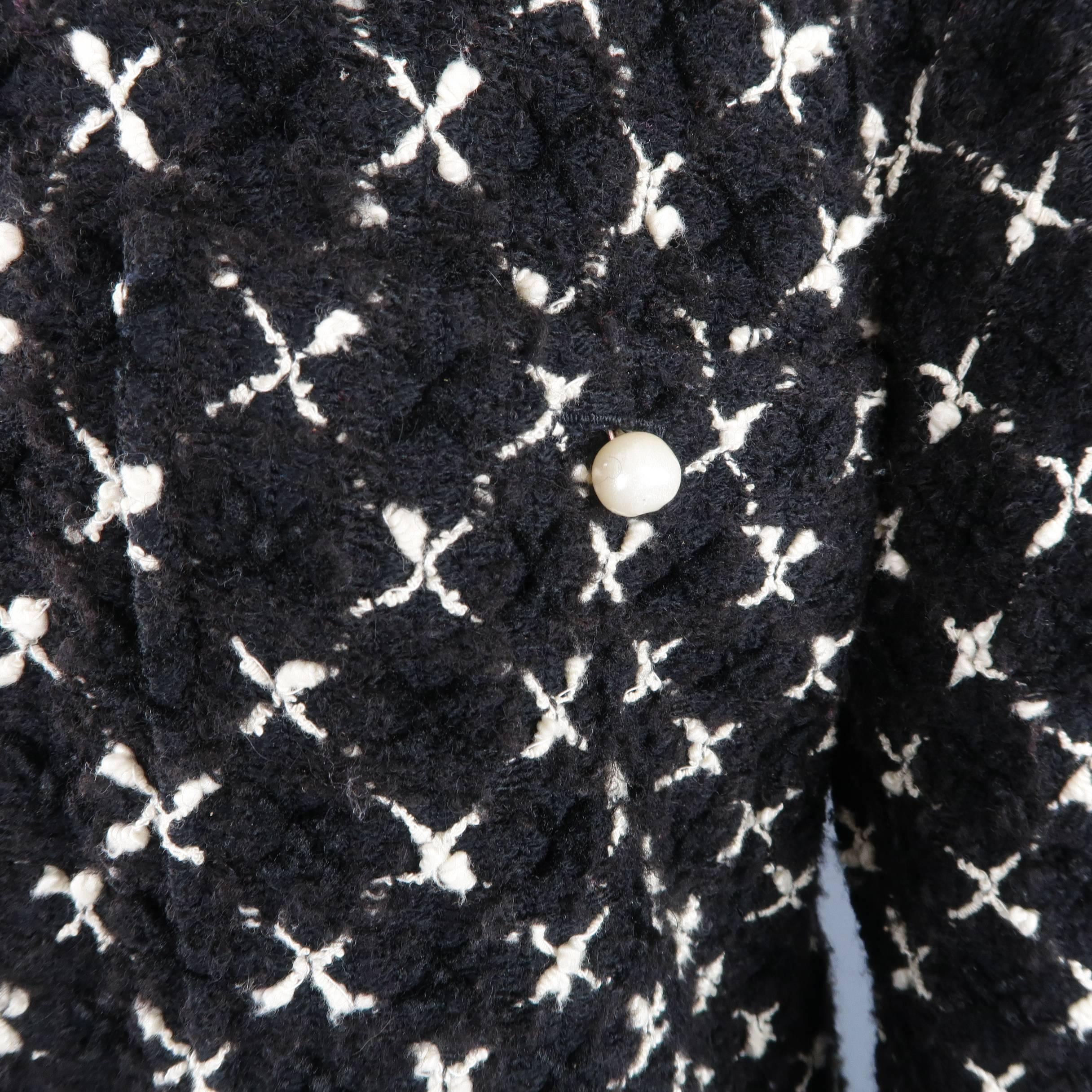 Chanel Vintage Black and White X Print Boucle Pearl Button Collarless Jacket  In Good Condition In San Francisco, CA