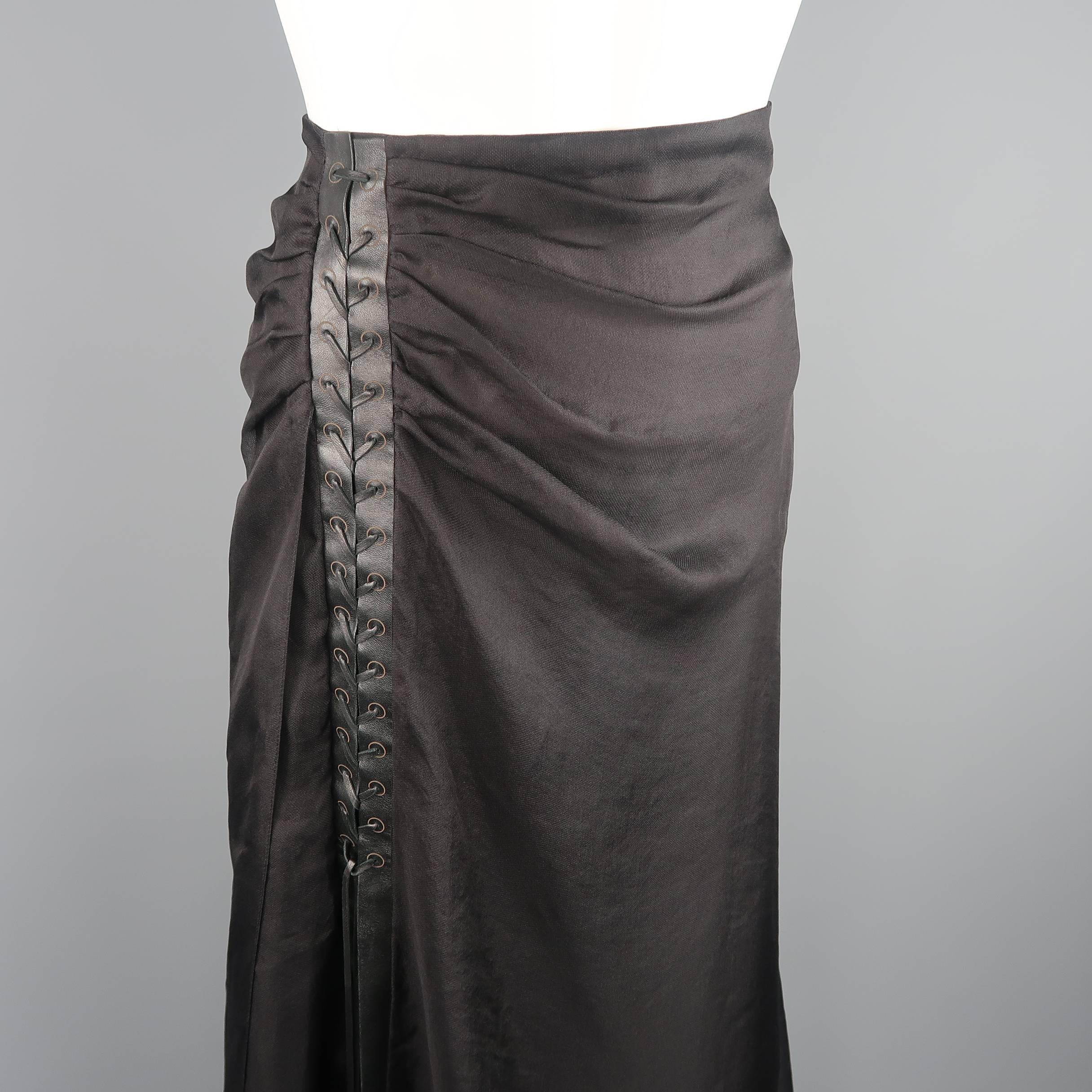 Ralph Lauren Collection maxi skirt comes in a fine black silk mesh chiffon material and features a high gathered slit with cascading layers, finished with leather lace up piping. Made in Italy.
 
Good Pre-Owned Condition.
Marked: US 8
