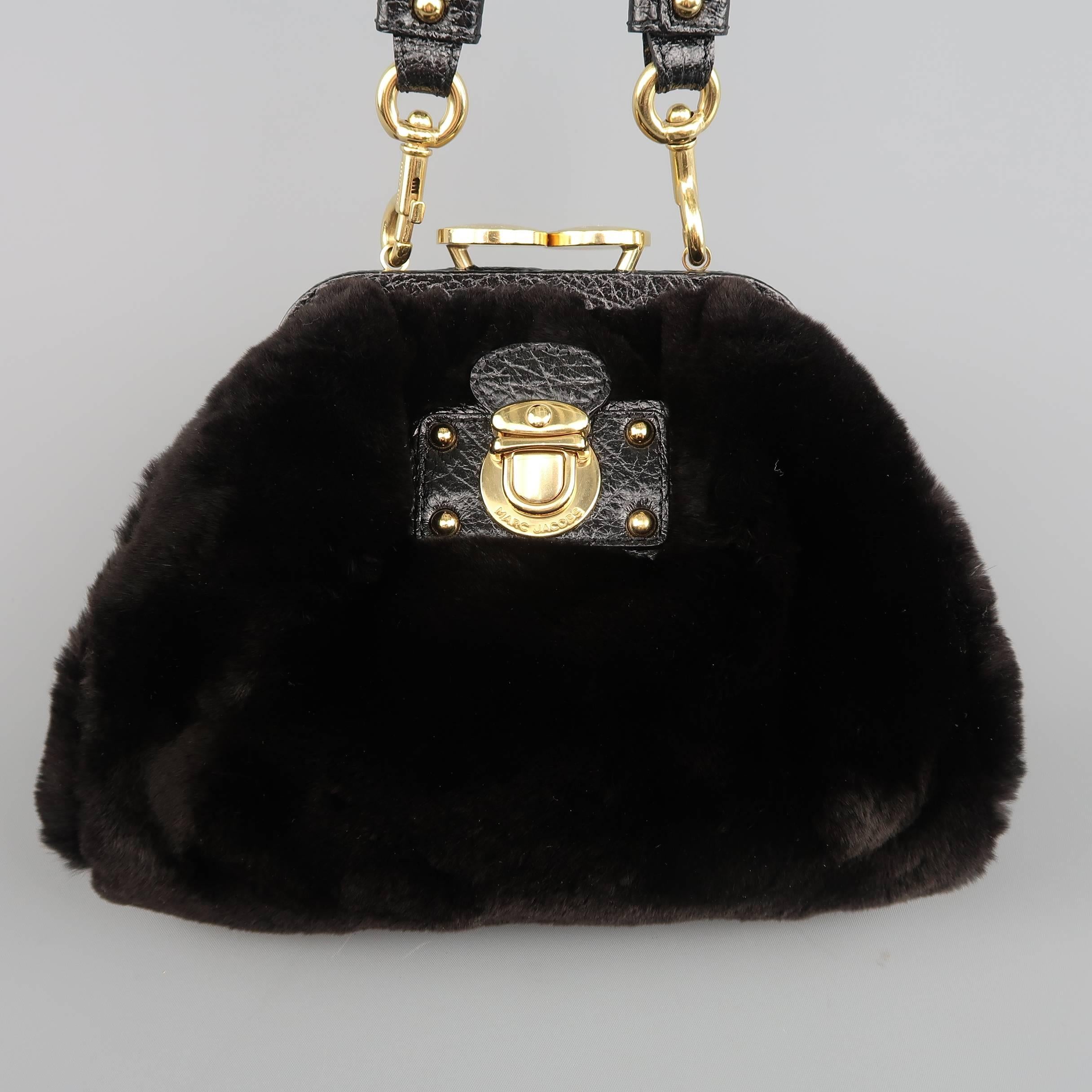 This rare MARC JACOBS Fall Winter 2006 Collection runway handbag features a black mink fur purse with oversized gold tone kiss lock closure with optional chain shoulder strap, and emerald green leather liner. Made in Italy.
 
Excellent Pre-Owned