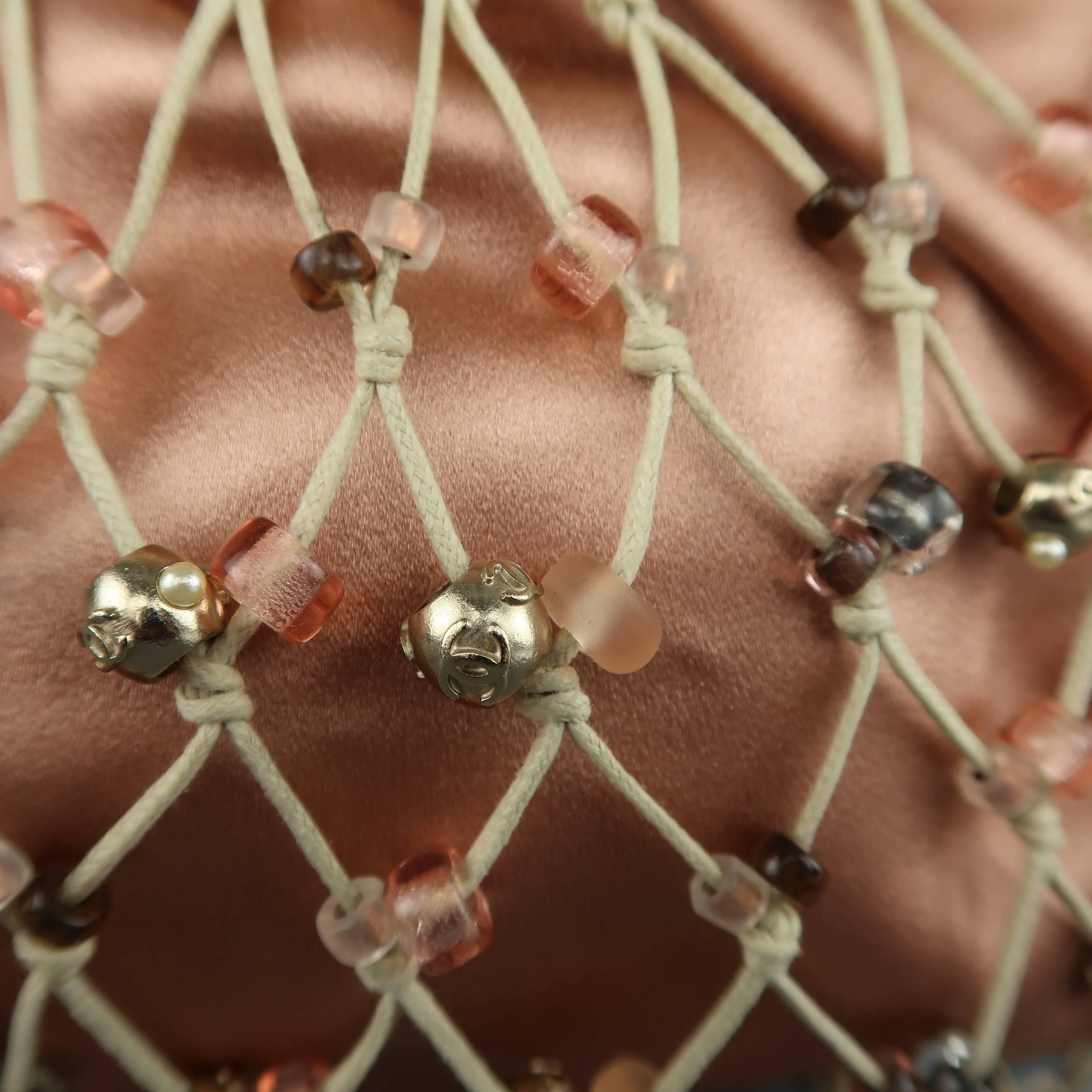Chanel Lachsrosa Seide und Leder Perlen Mesh Mini Handtasche im Zustand „Gut“ in San Francisco, CA