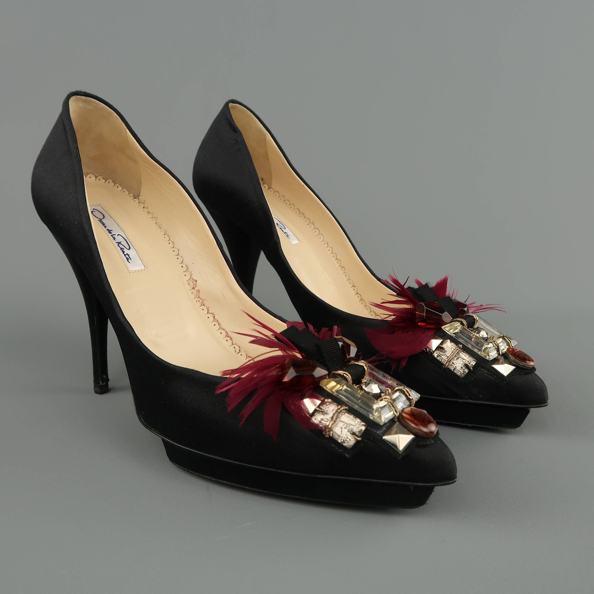 These gorgeous OSCAR DE LA RENTA pumps come in black silk twill with leather lining and feature a pointed toe with crystal, bead, stud, and feather adornment, covered stiletto heel, and platform. Made in Italy.
 
Excellent Pre-Owned