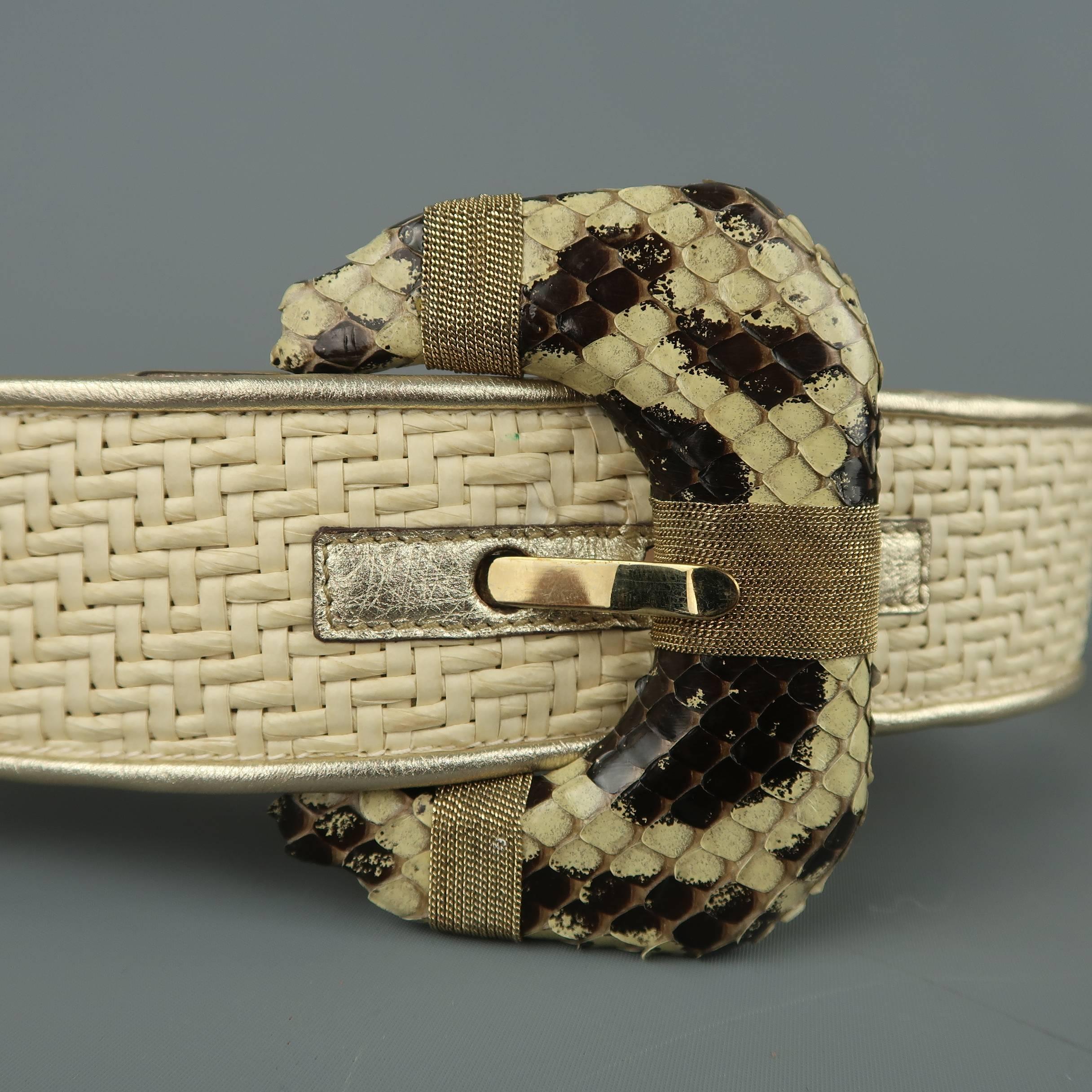 OSCAR DE LA RENTA belt features a cream woven raffia covered leather strap with metallic champagne gold leather piping and oversized snakeskin leather buckle with chain accents. Made in Italy.
 
Good Pre-Owned Condition.
Marked: M
 
Length: 37
