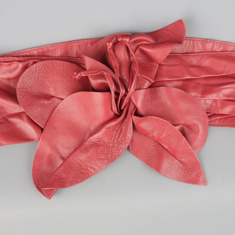 MARC JACOBS S Red Leather Oversized Flower Sash Belt at  display picture 2