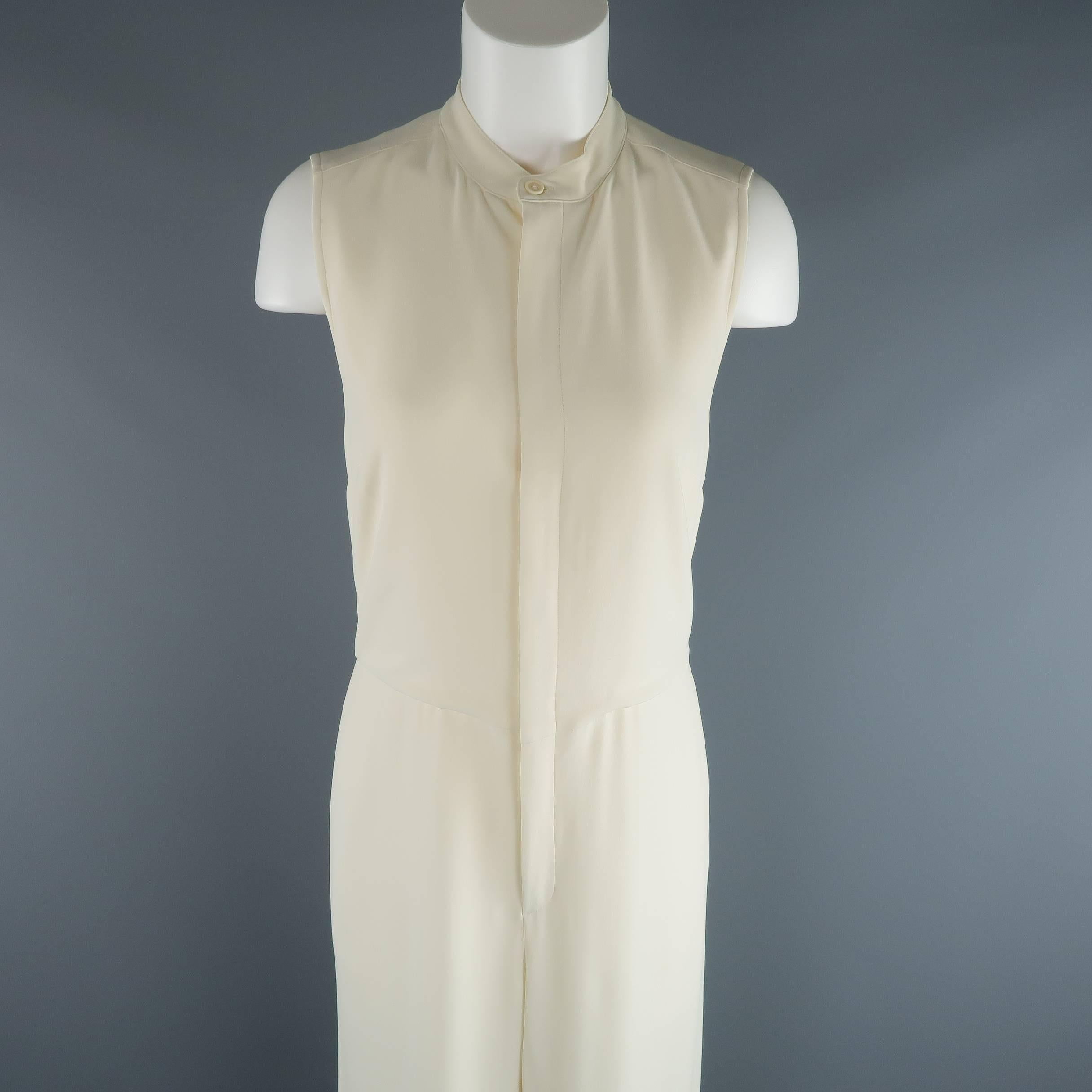 RALPH LAUREN COLLECTION jumpsuit comes in a silky cream crepe material and features a hidden placket button front, band collar, wide leg trousers, and silk lining. Made in USA.
 
Excellent Pre-Owned Condition.
Marked: 8
 
Measurements:
 
Shoulder: