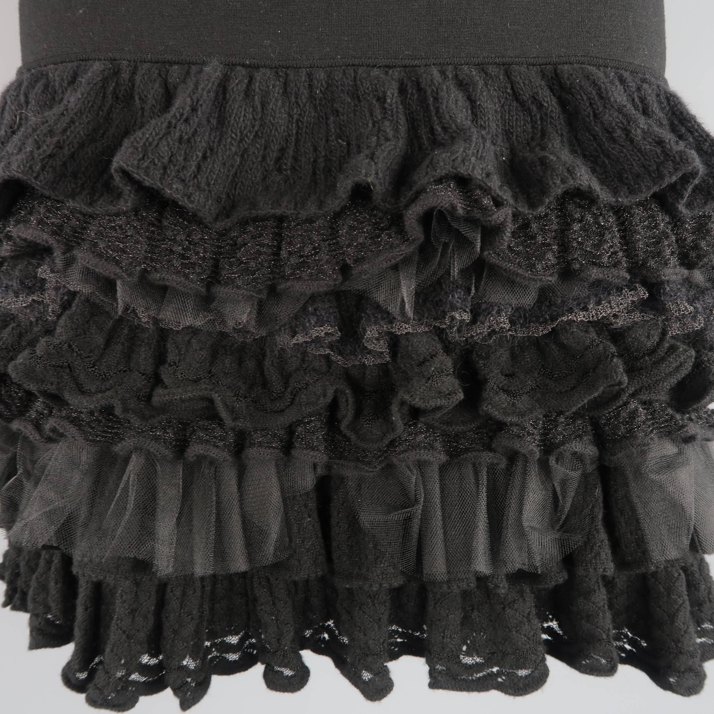 RALPH LAUREN COLLECTION pencil skirt comes in a stretch wool jersey and features a drop waist with layers of crochet, tulle, and lace ruffles. Made in Italy.
 
Excellent Pre-Owned Condition.
Marked: M
 
Measurements:
 
Waist: 26 in.
Hip: 34