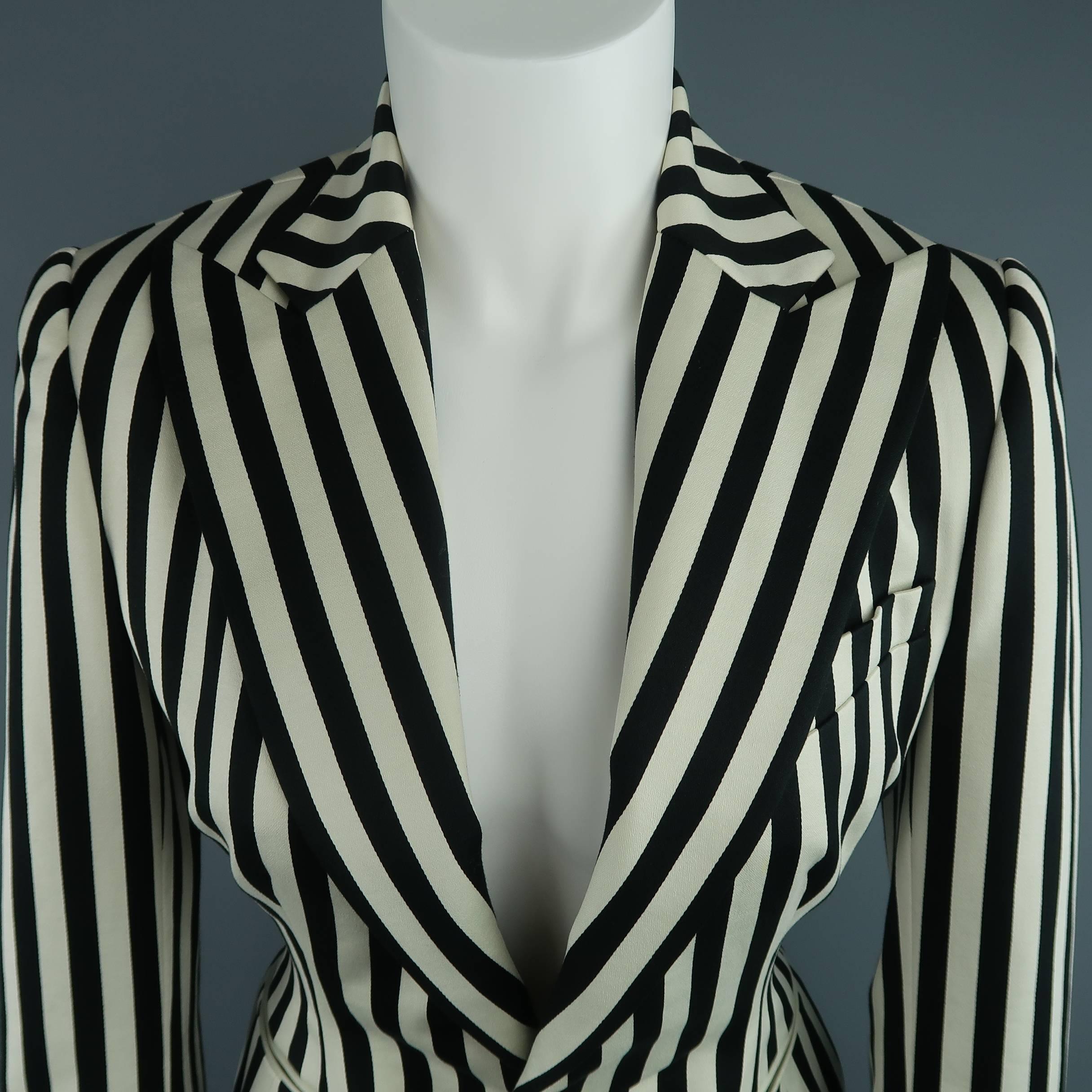 Ralph Lauren Collection cropped sport coat comes in cream and black striped cotton and features a wide peak lapel, strong shoulder, single button front, and round silhouette hip. Made in USA.
 
Excellent Pre-Owned Condition.
Marked: 8
