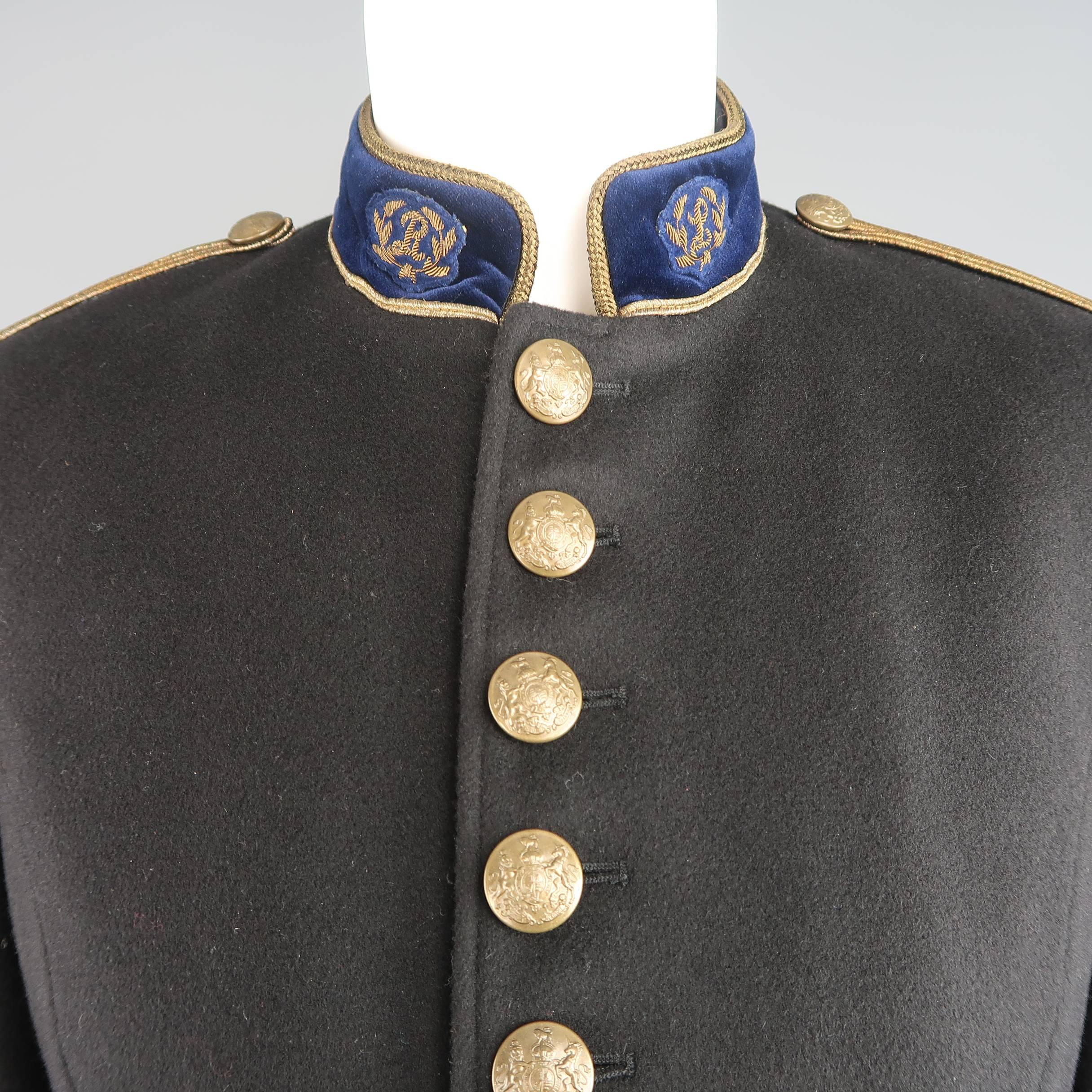 This gorgeous RRL by RALPH LAUREN cropped military band jacket comes in a cashmere blend felt and features a navy blue velvet band collar with embroidered logo emblems, dark gold tone coat or arms antique buttons, embroidered epaulets, faux button