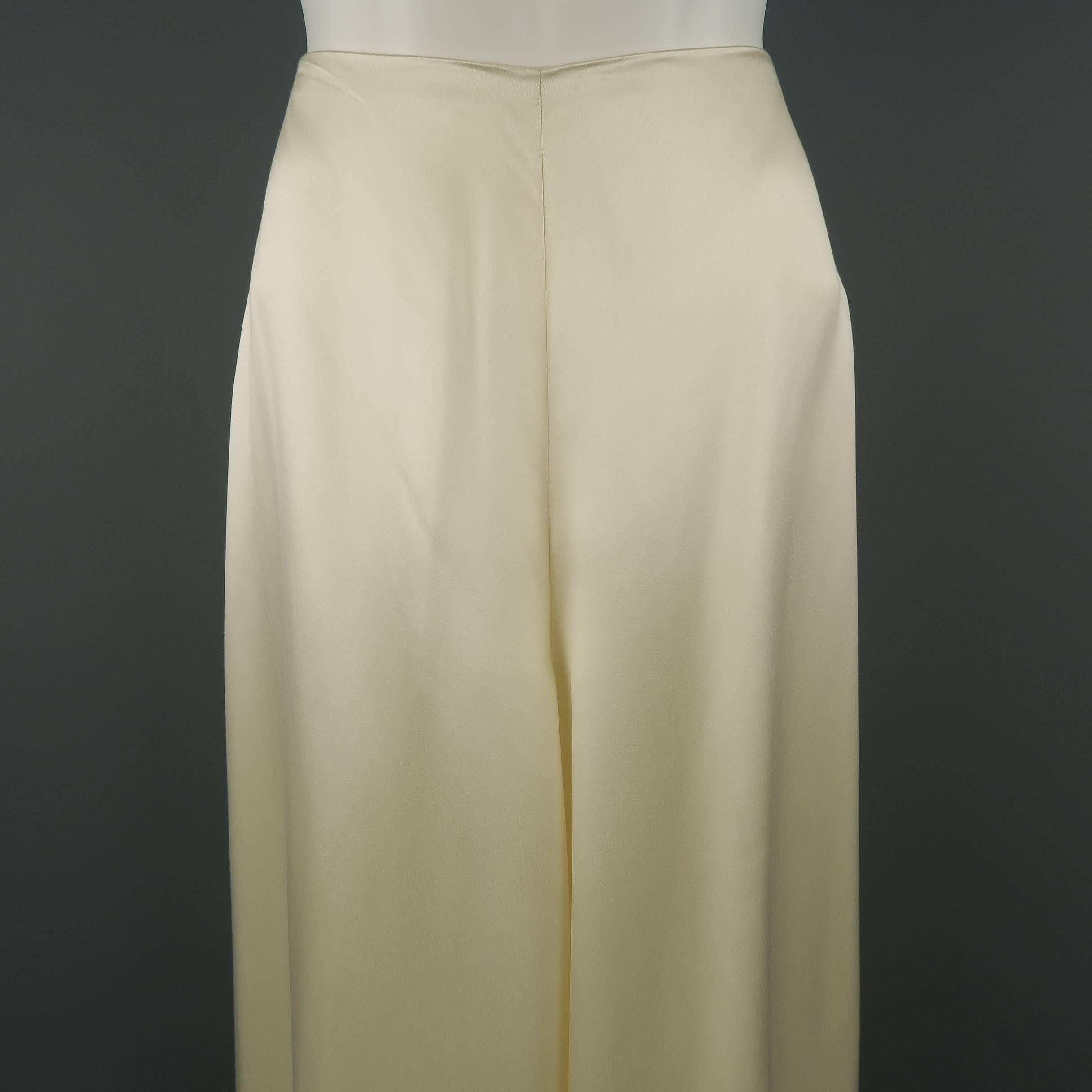 RALPH LAUREN COLLECTION dress pants come in light creamy beige silk blend satin with a minimalist deign, high rise, and extreme wide leg silhouette. Made in USA.
 
Good Pre-Owned Condition.
Marked: 8
 
Measurements:
 
Waist: 27 in.
Rise: 12.5